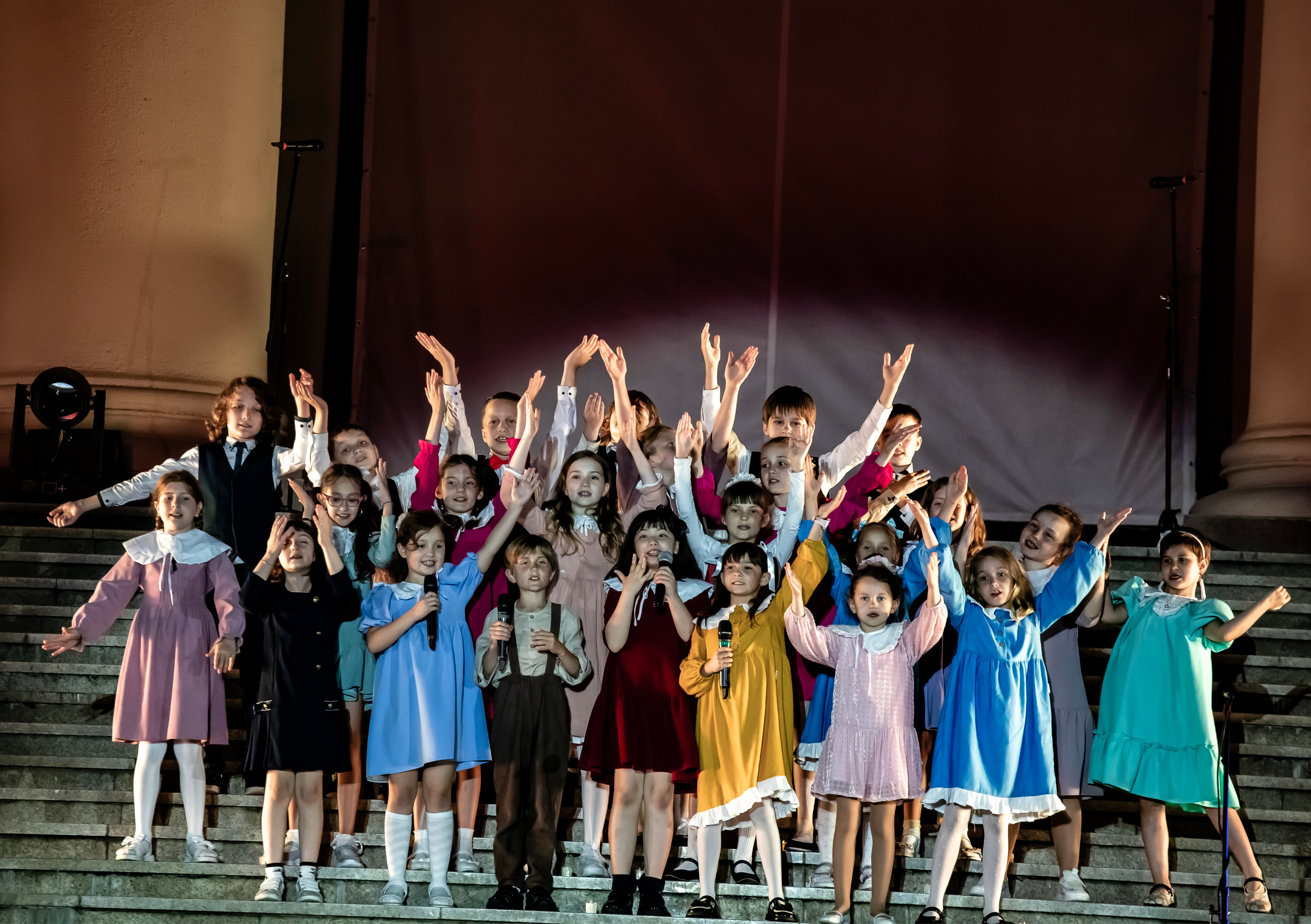 Концерт в день города Сочи на театральной площади Зимний театр. Фотограф в Сочи Юрий Шептаев