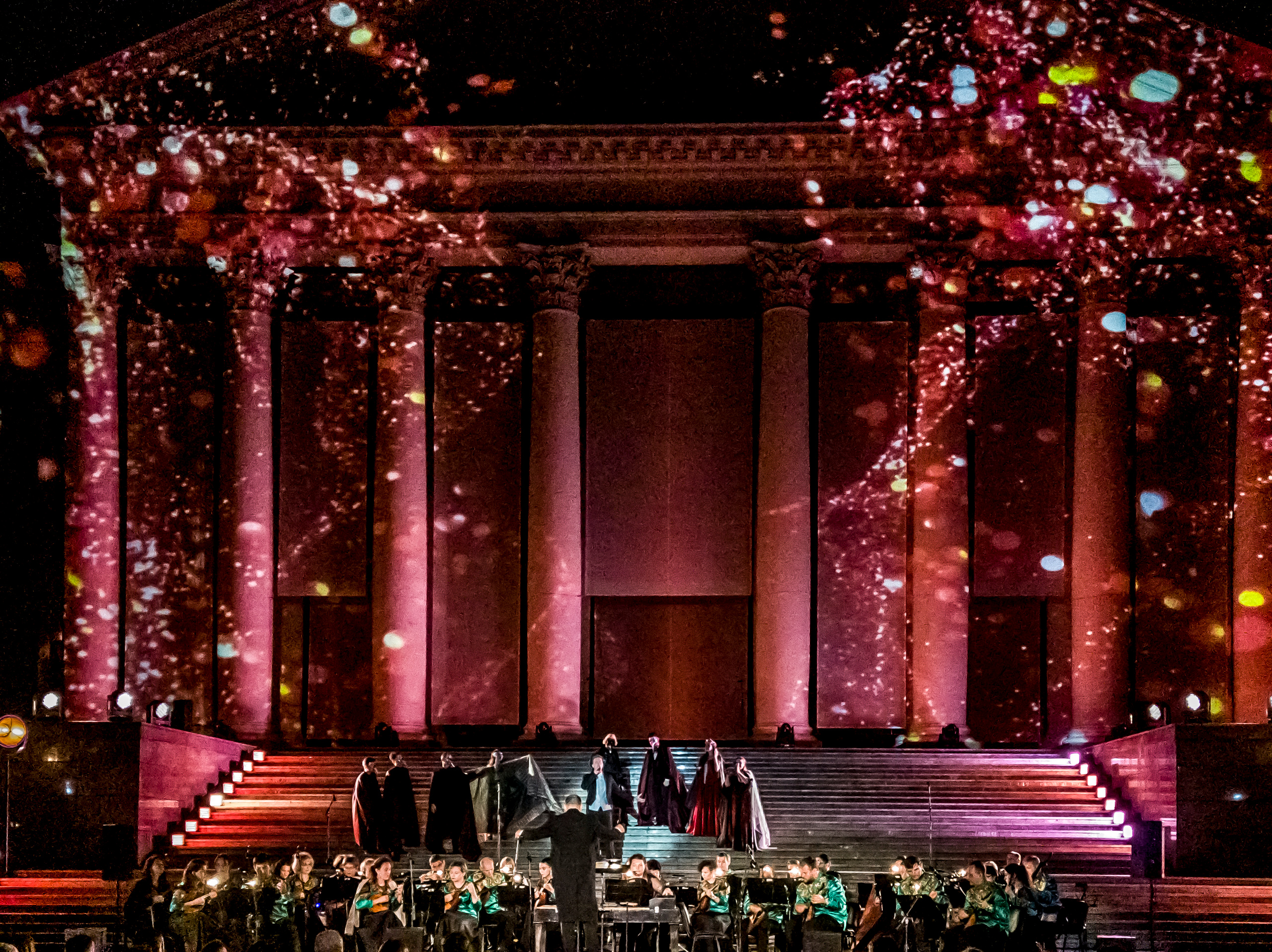 Концерт в день города Сочи на театральной площади Зимний театр. Фотограф в Сочи Юрий Шептаев