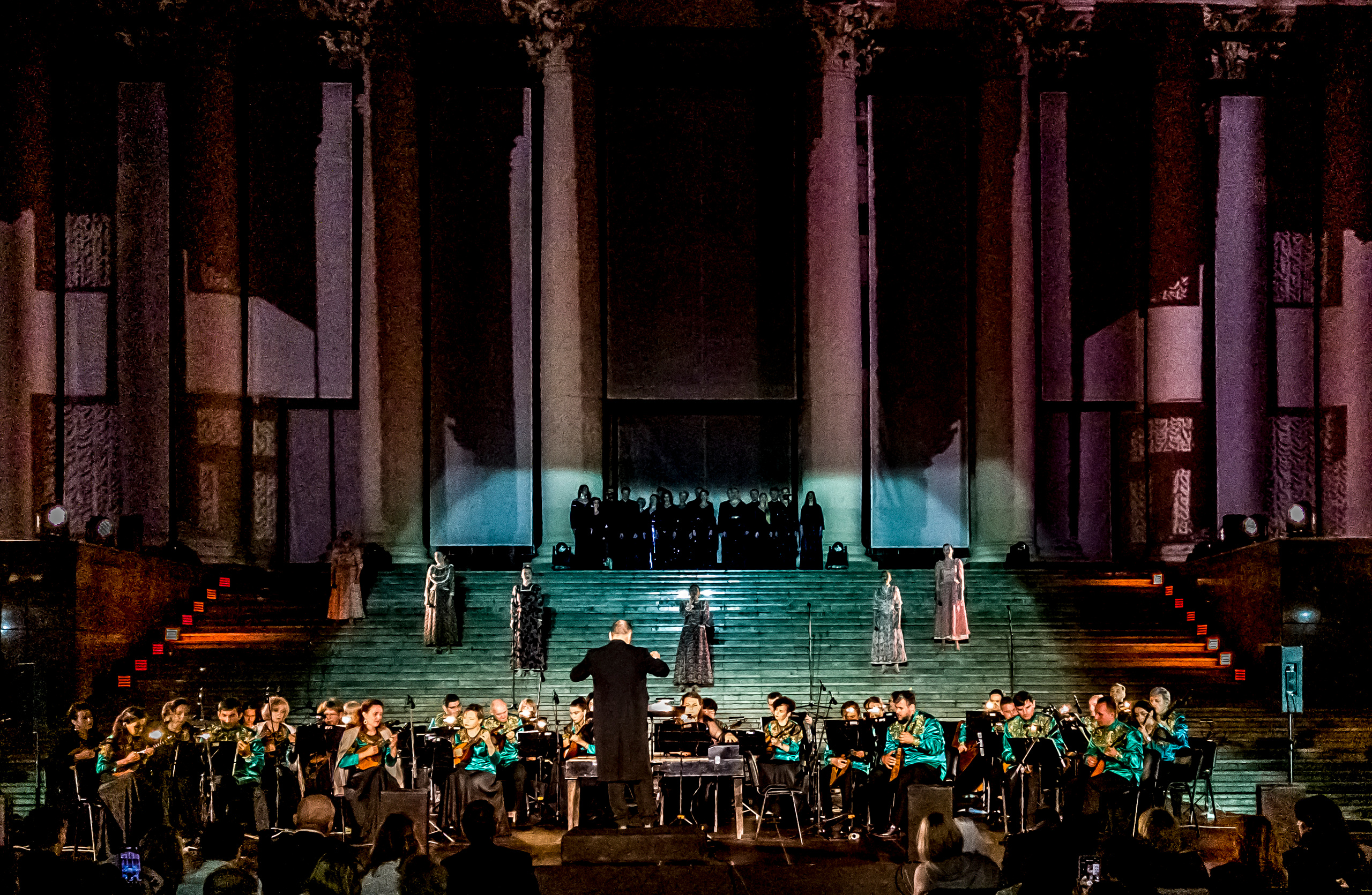 Концерт в день города Сочи на театральной площади Зимний театр. Фотограф в Сочи Юрий Шептаев