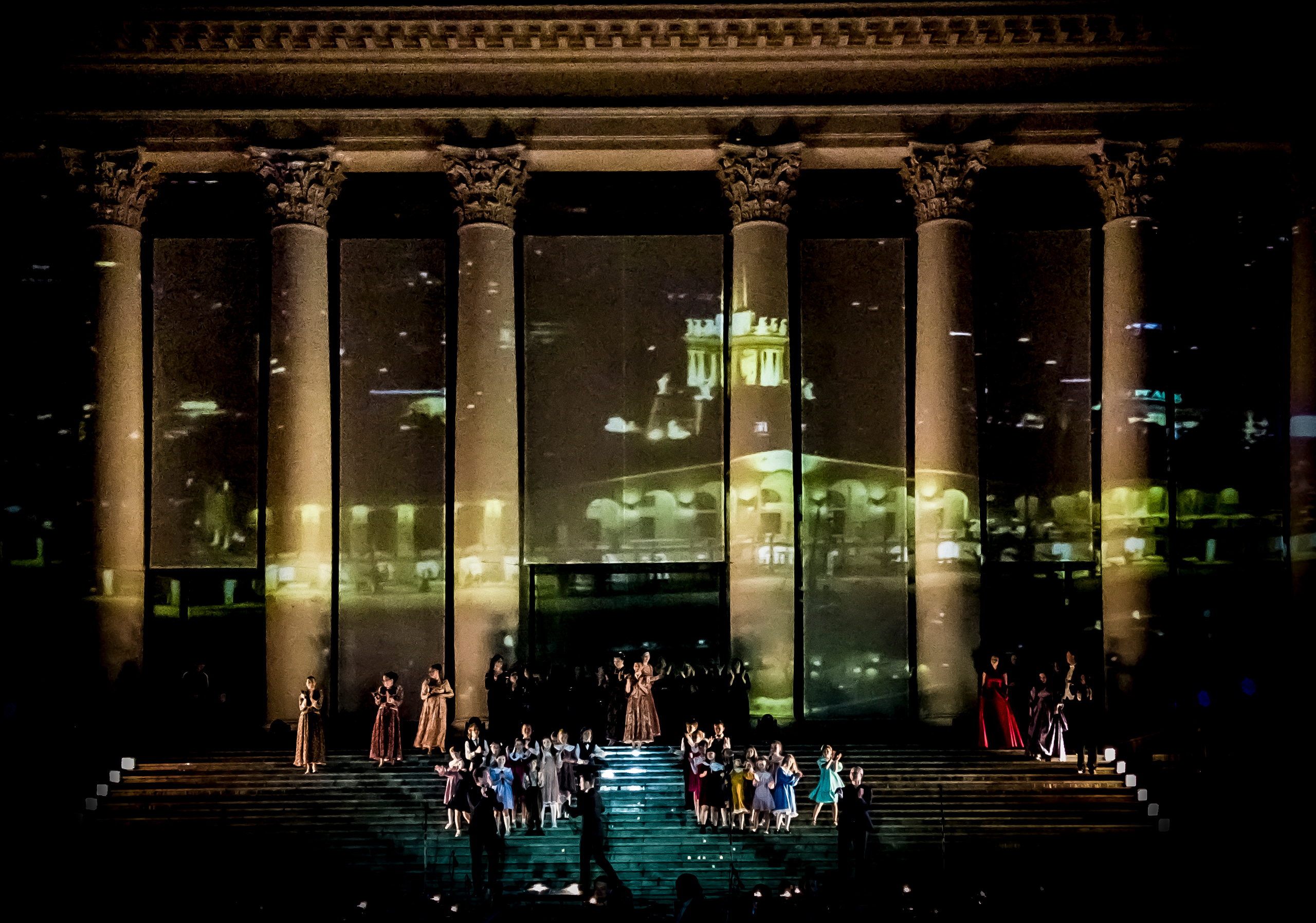 Концерт в день города Сочи на театральной площади Зимний театр. Фотограф в Сочи Юрий Шептаев