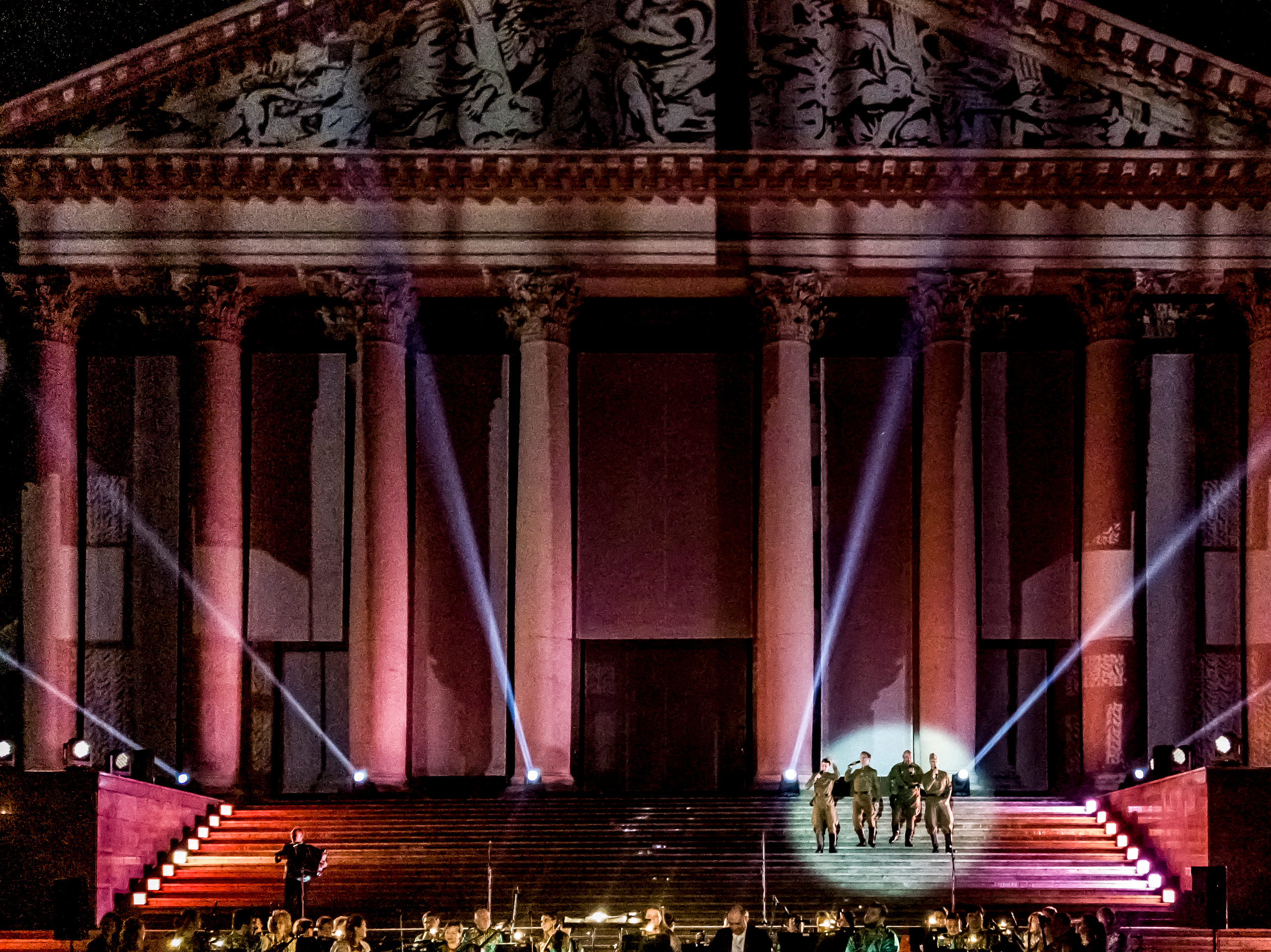 Концерт в день города Сочи на театральной площади Зимний театр. Фотограф в Сочи Юрий Шептаев