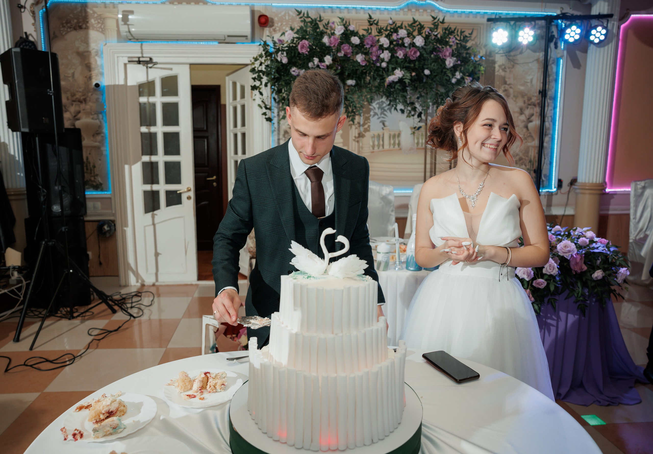 Константин и Дарья, ЗАГС ВДНХ, отель Soluxe, ресторан «Антик». Свадебный и репортажный фотограф (Москва, Королев и другие)