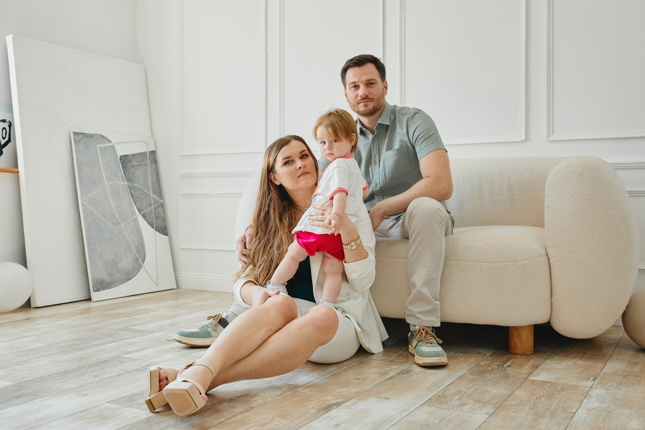 Семейная фотосессия в студии в честь дня рождения ребенка