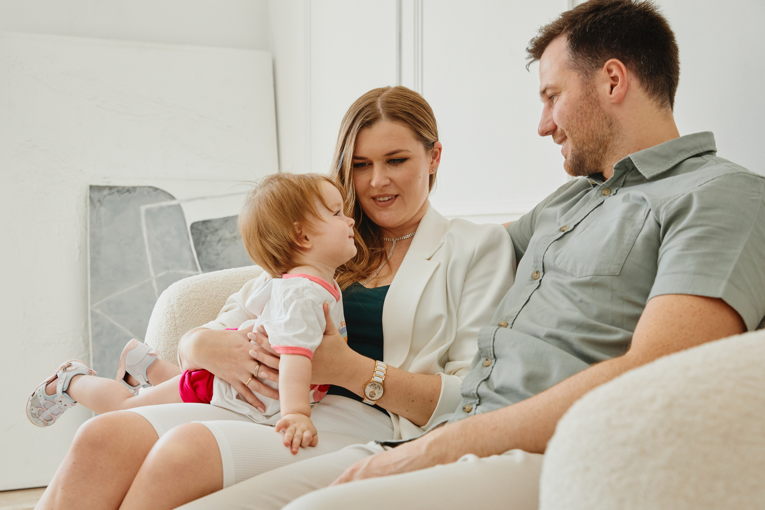 Семейная фотосессия в студии в честь дня рождения ребенка