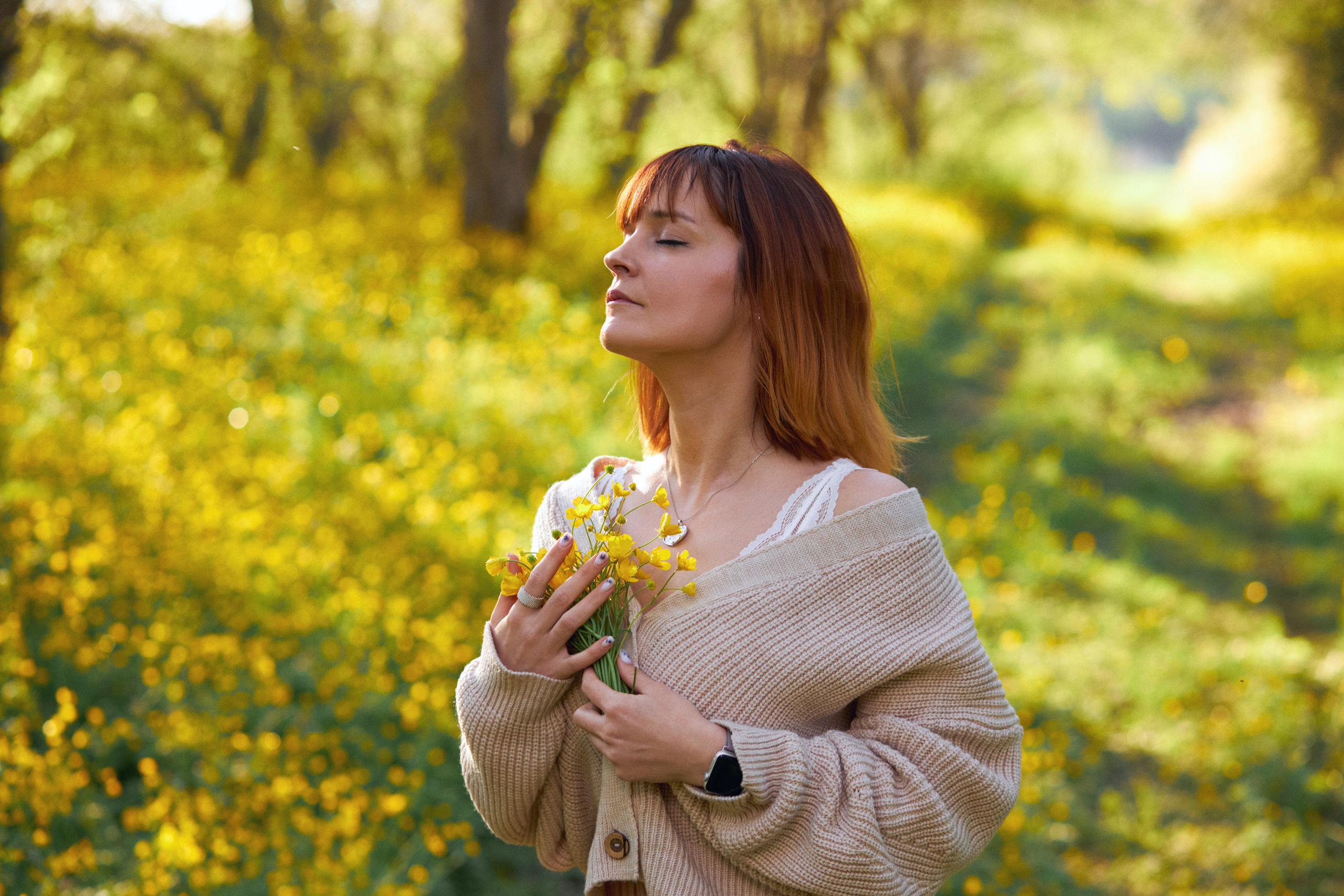 Фотосессия девушка и желтые цветы Анапа