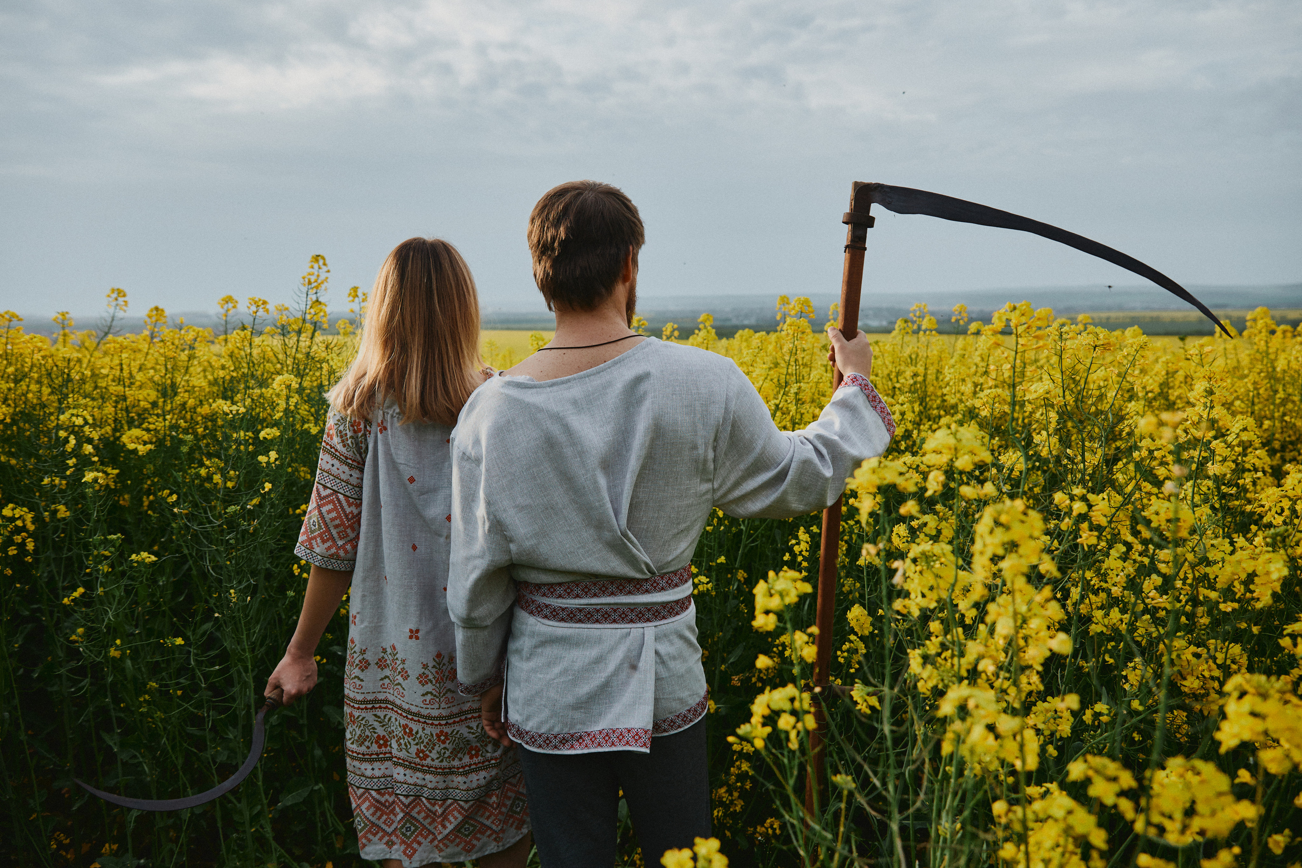 Лав стори в поле рапса в Анапе