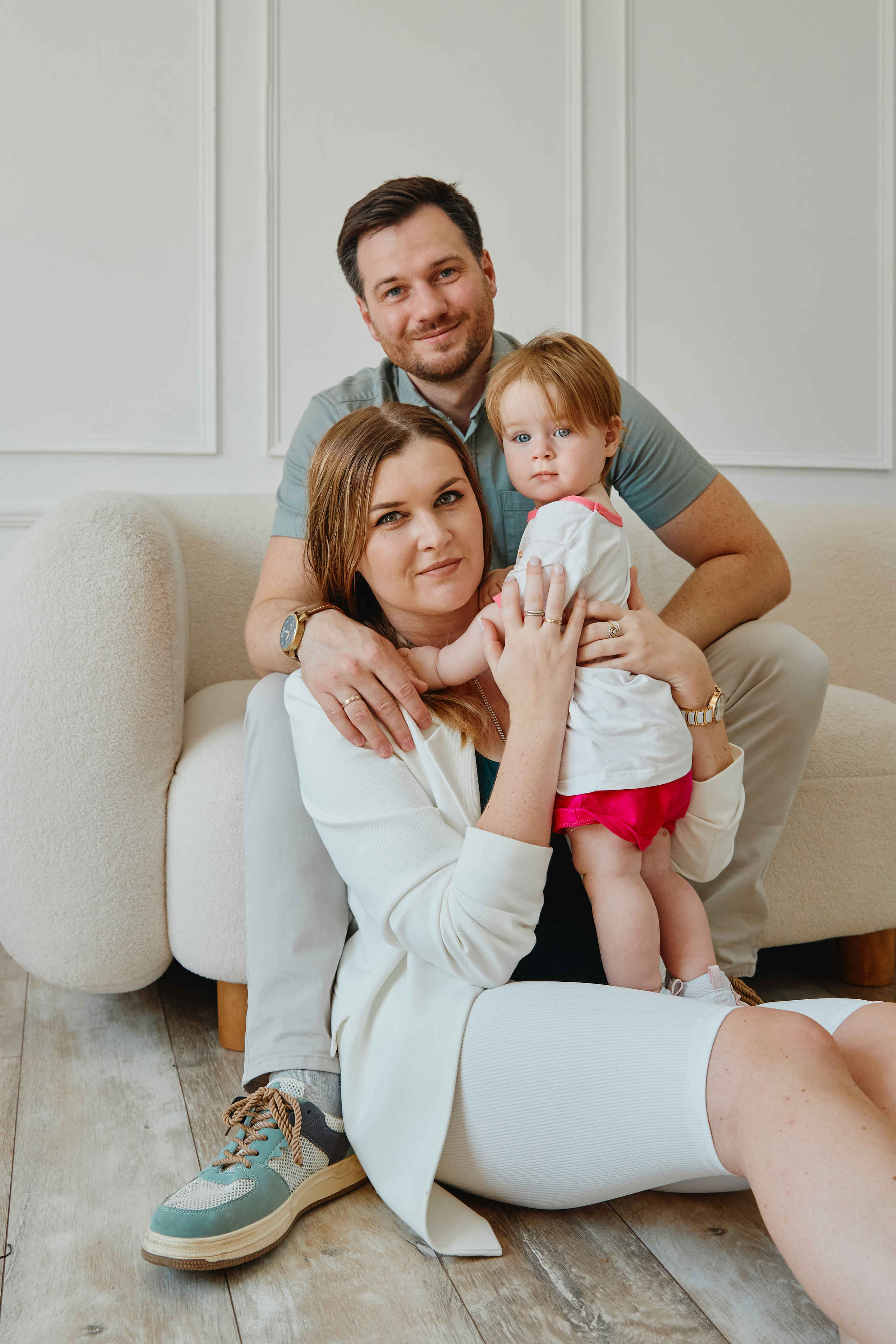 Семейная фотосессия в студии в честь дня рождения ребенка