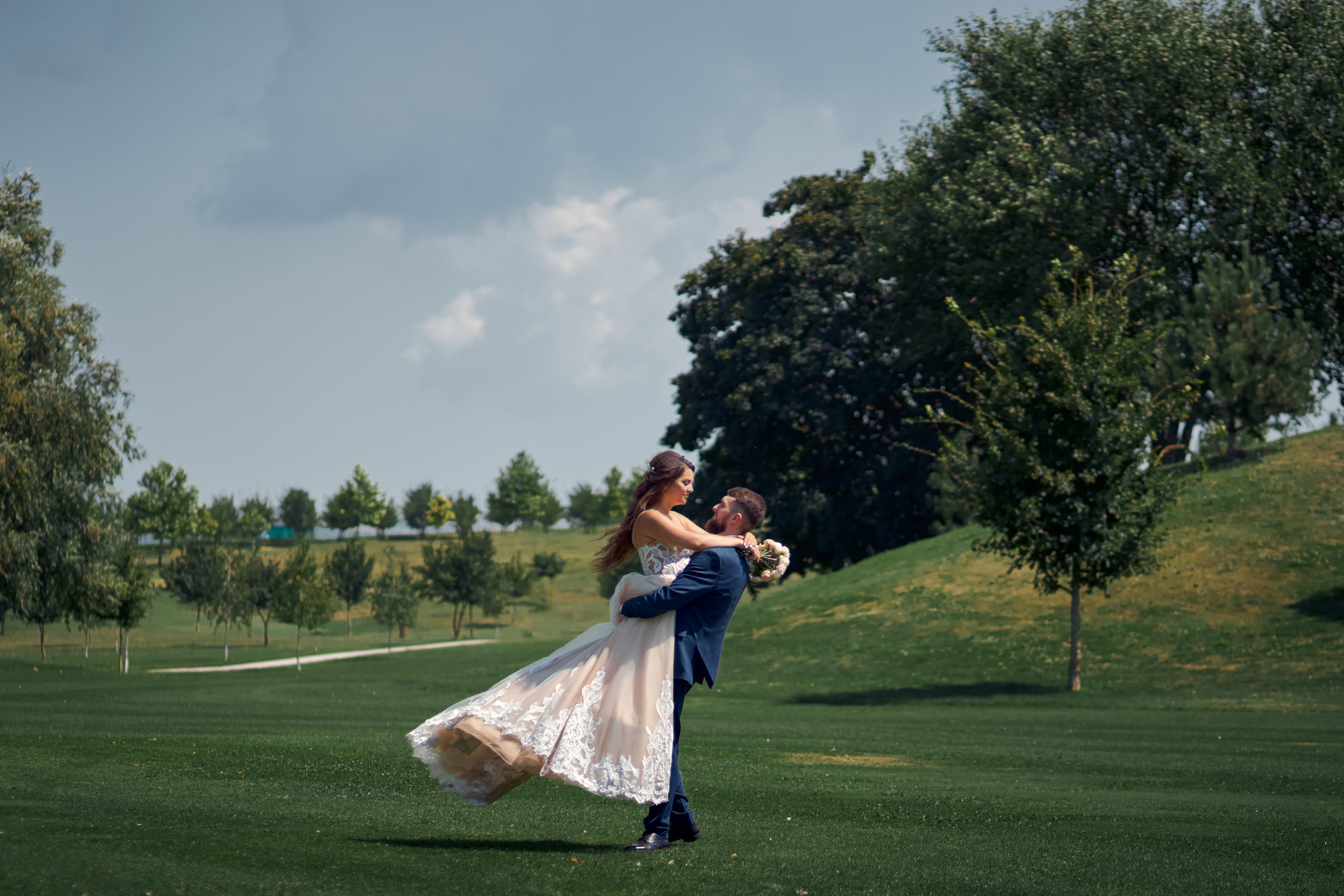 Свадебная фотосессия для Сергея и Анны в гольфклубе «Раевский»
