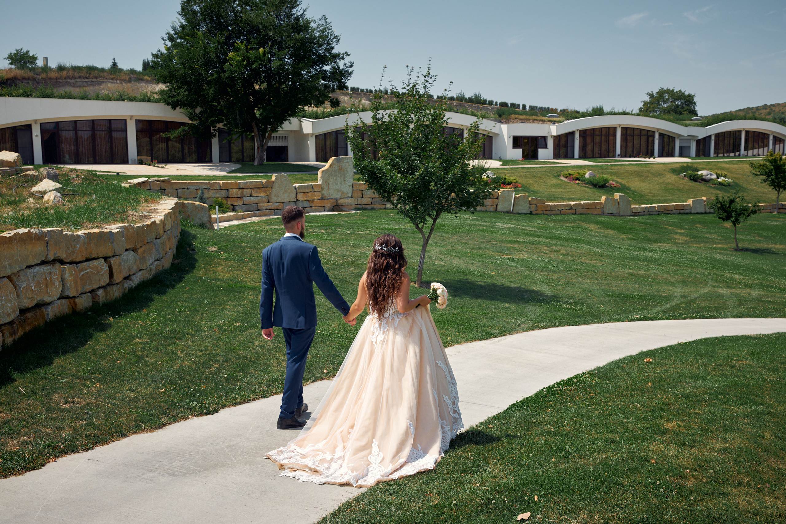 Свадебная фотосессия для Сергея и Анны в гольфклубе «Раевский»