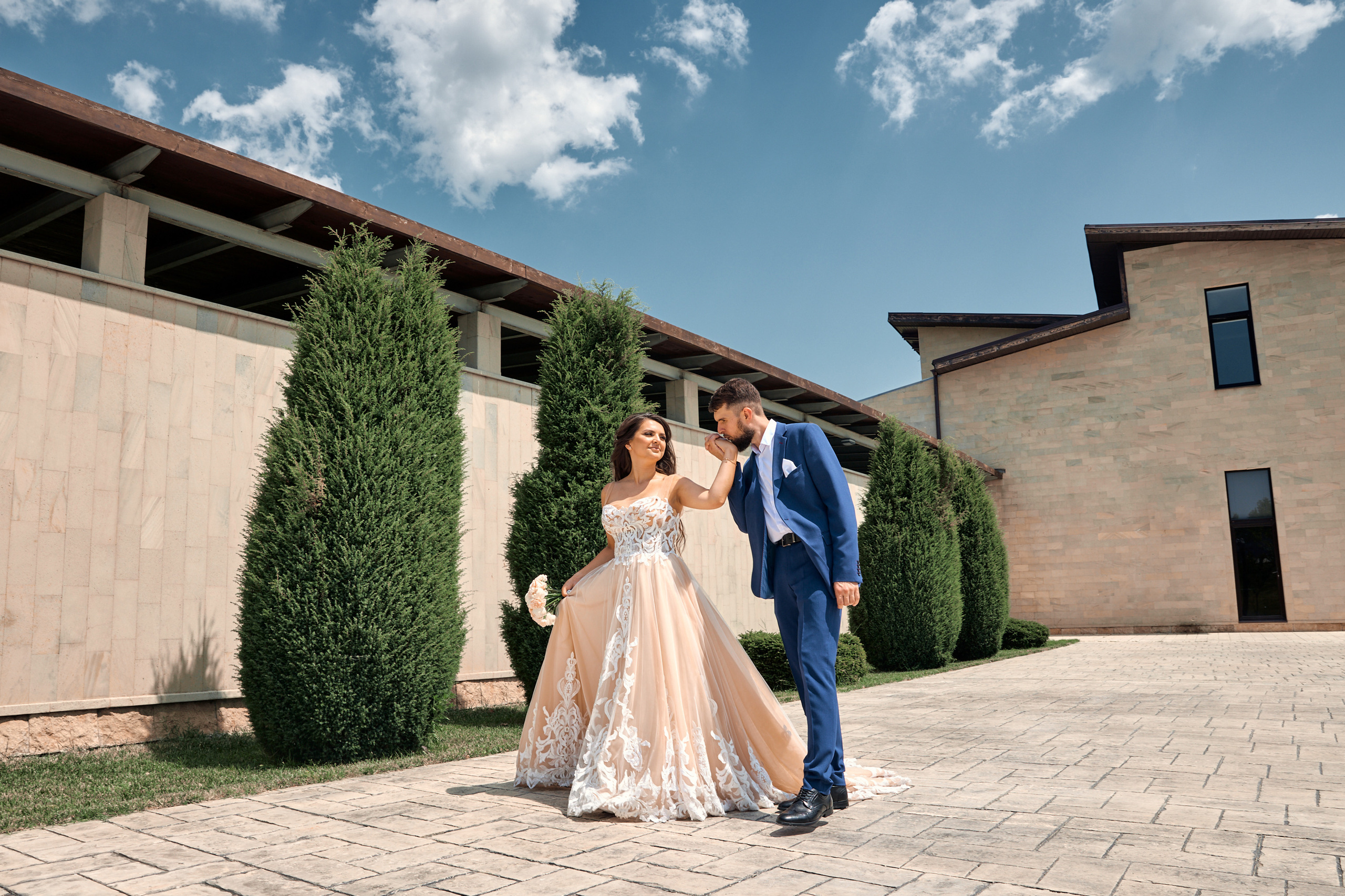 Свадебная фотосессия для Сергея и Анны в гольфклубе «Раевский»