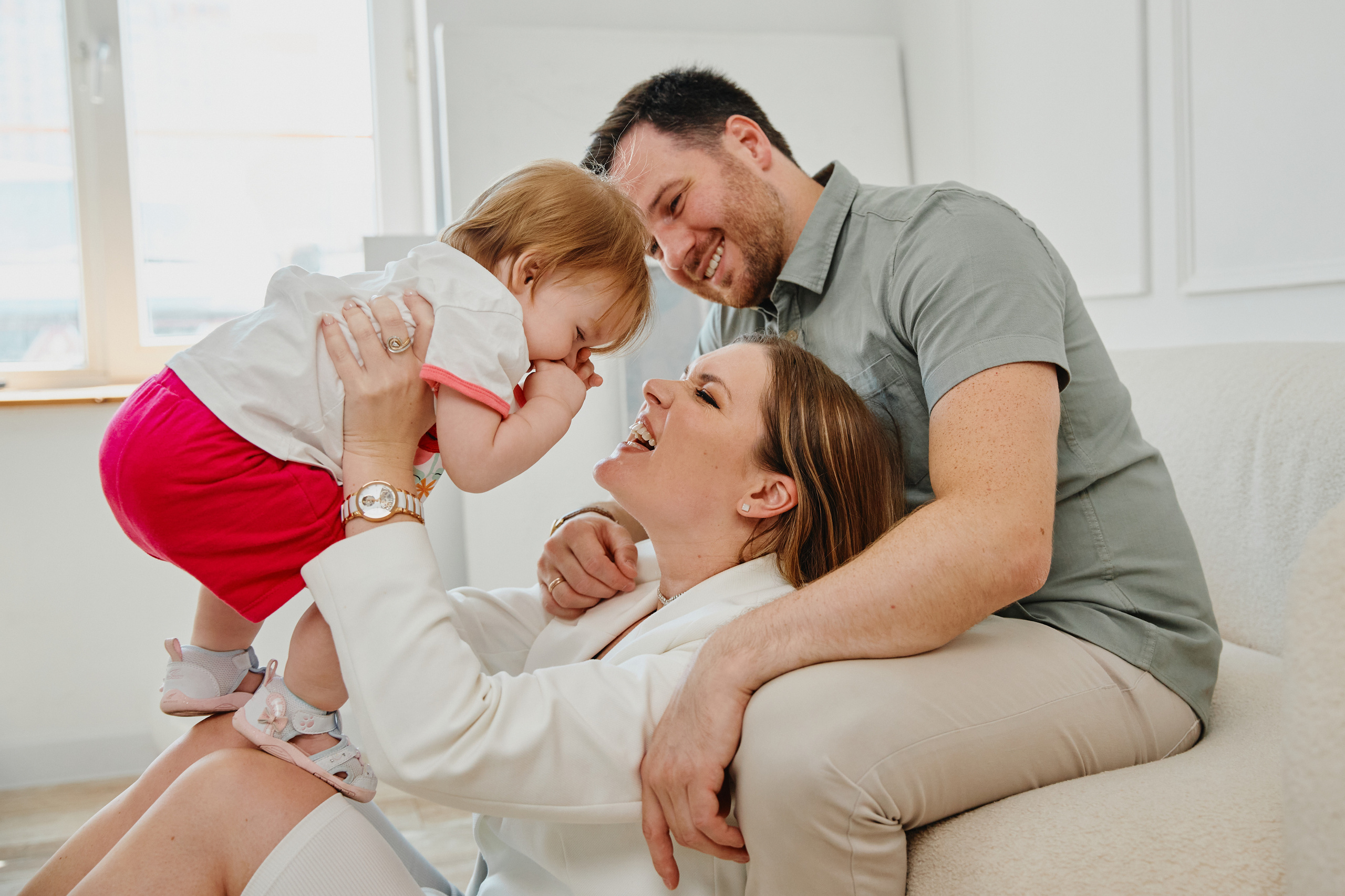 Семейная фотосессия в студии в честь дня рождения ребенка