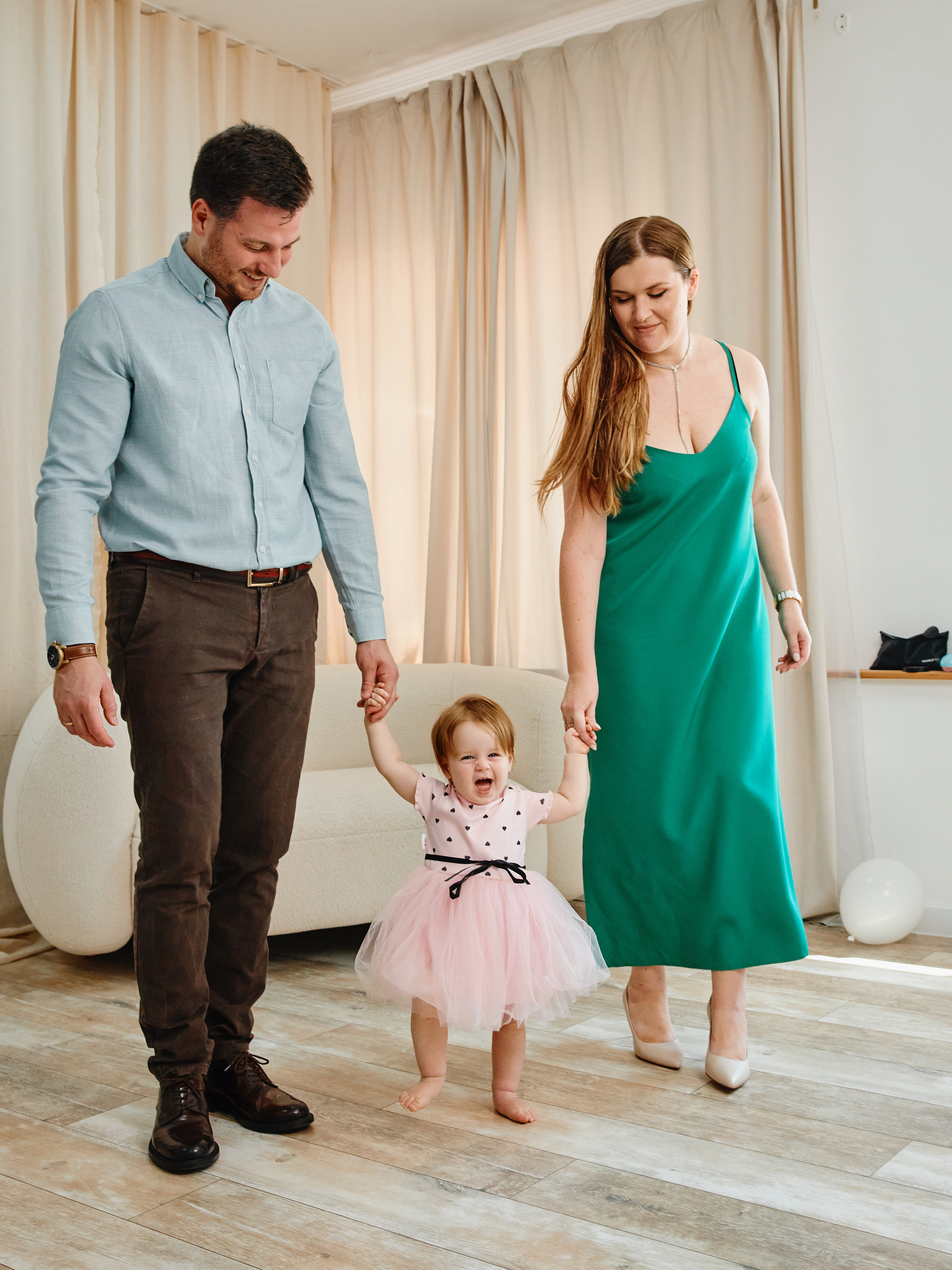 Семейная фотосессия в студии в честь дня рождения ребенка