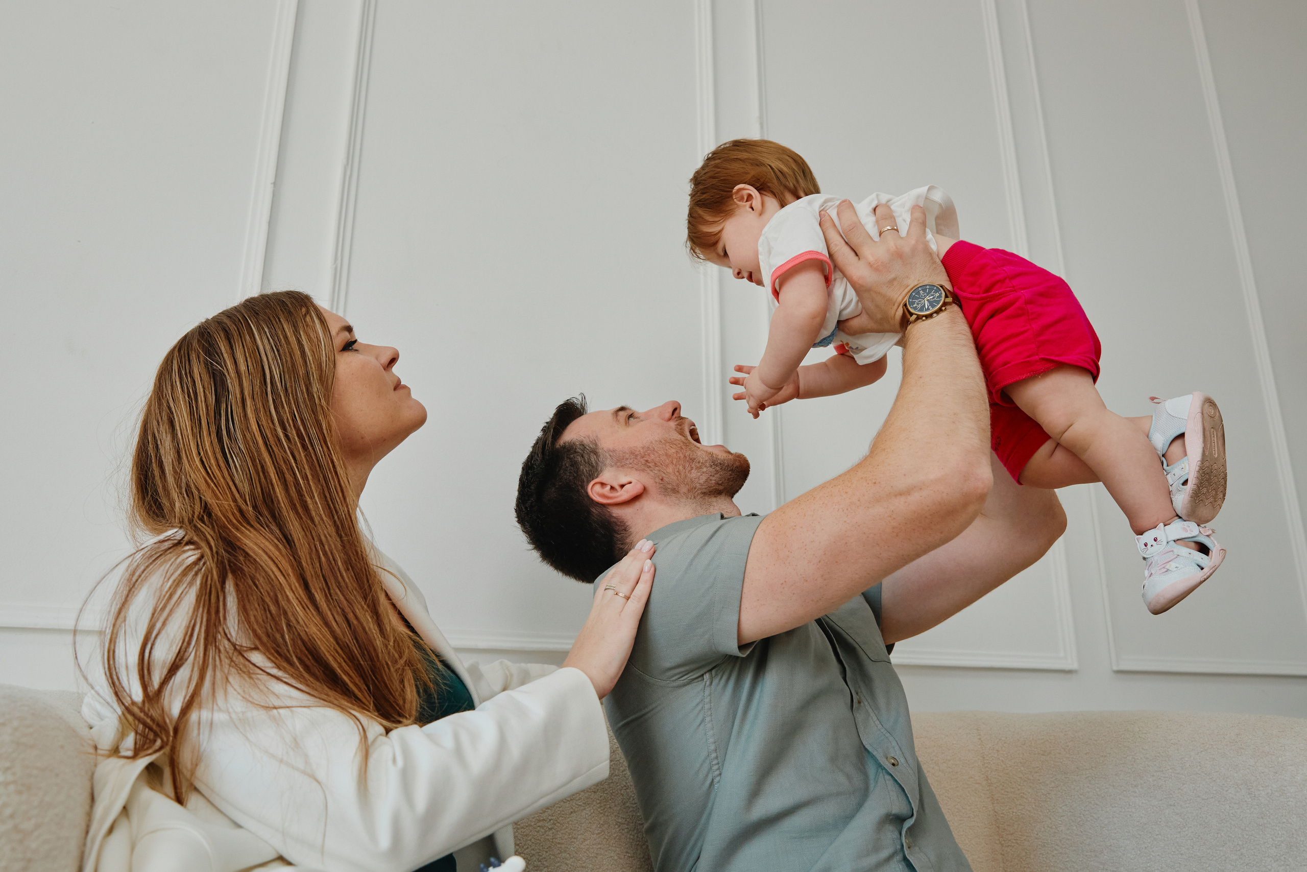 Семейная фотосессия в студии в честь дня рождения ребенка