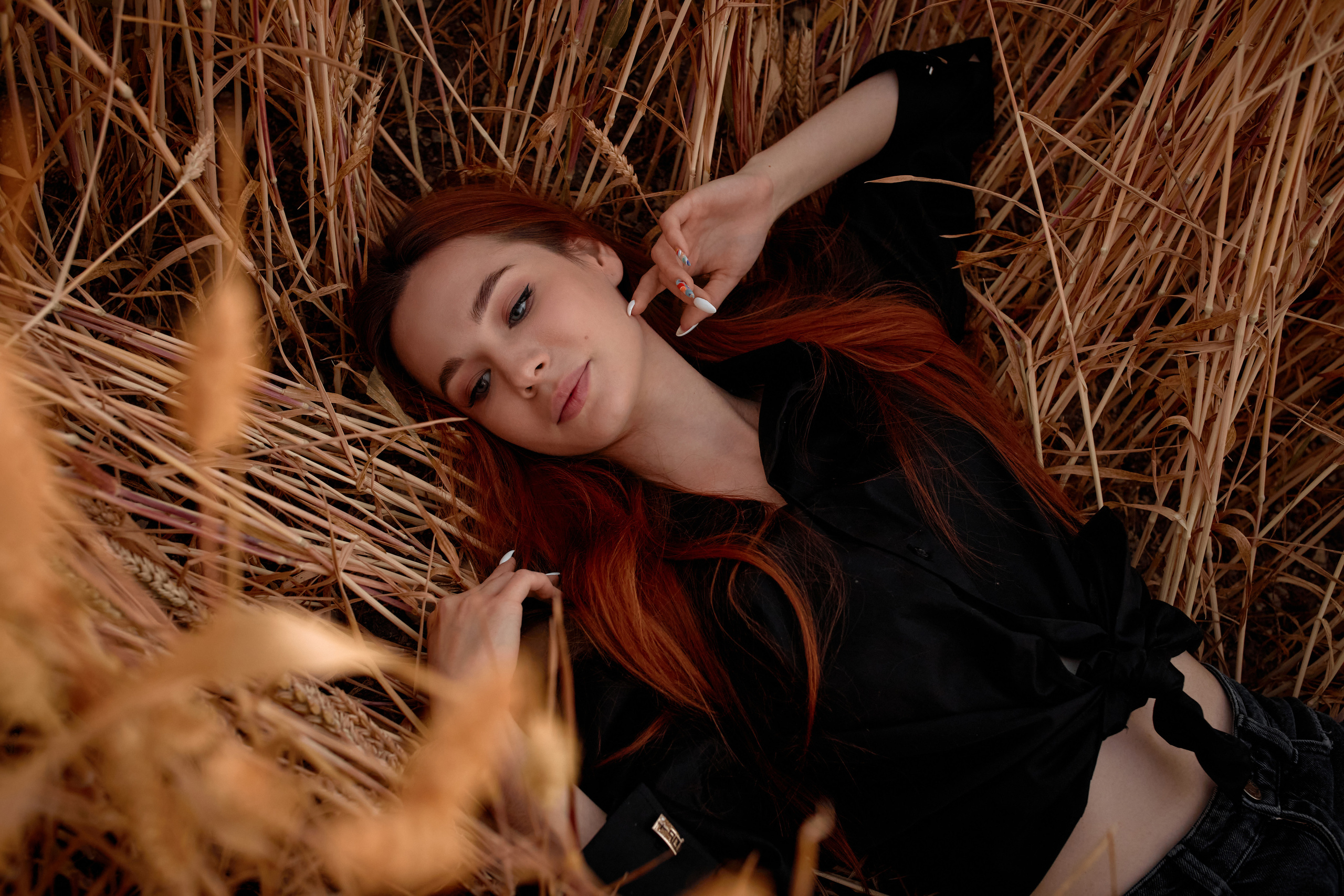 Фотосессия в Анапе девушка в поле пшеницы