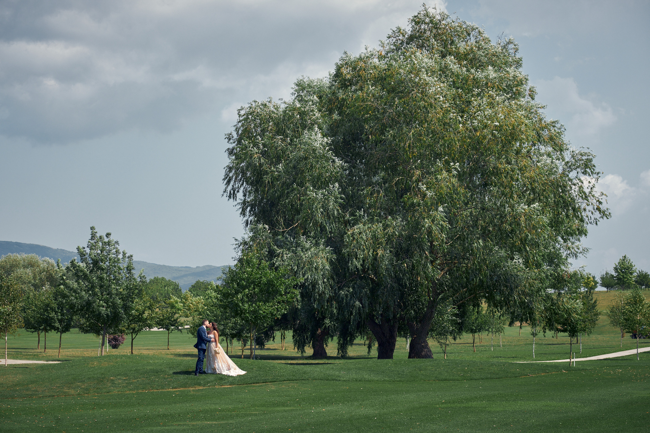 Свадебная фотосессия для Сергея и Анны в гольфклубе «Раевский»