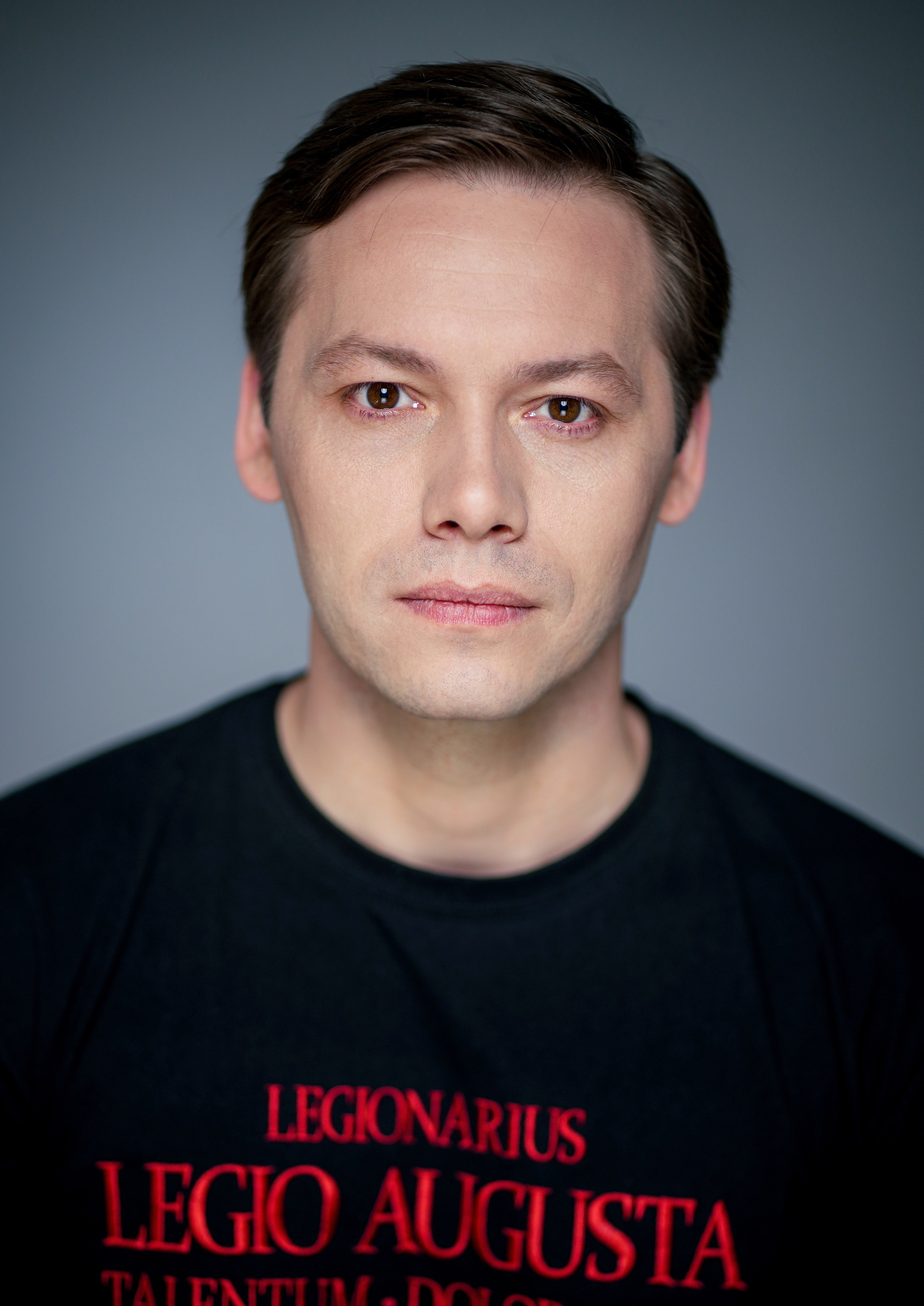 Актёр Дамир Миркамилов. Портретная съемка в Москве, студийный фотограф Игорь Фомин