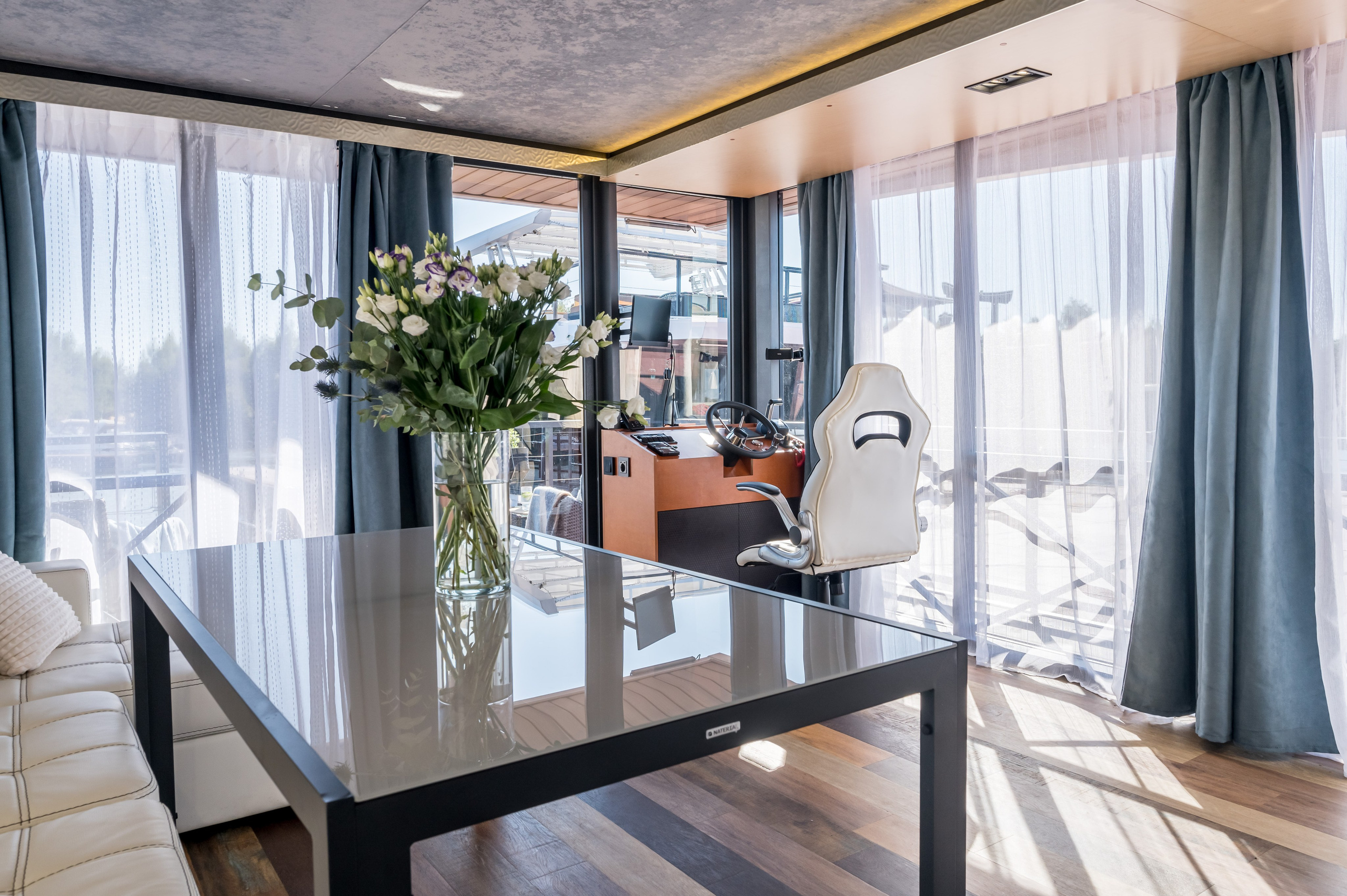 Хаусботы для вечеринок и бизнес-встреч. Интерьерный Фотограф Москва Криста FLY Труфанова