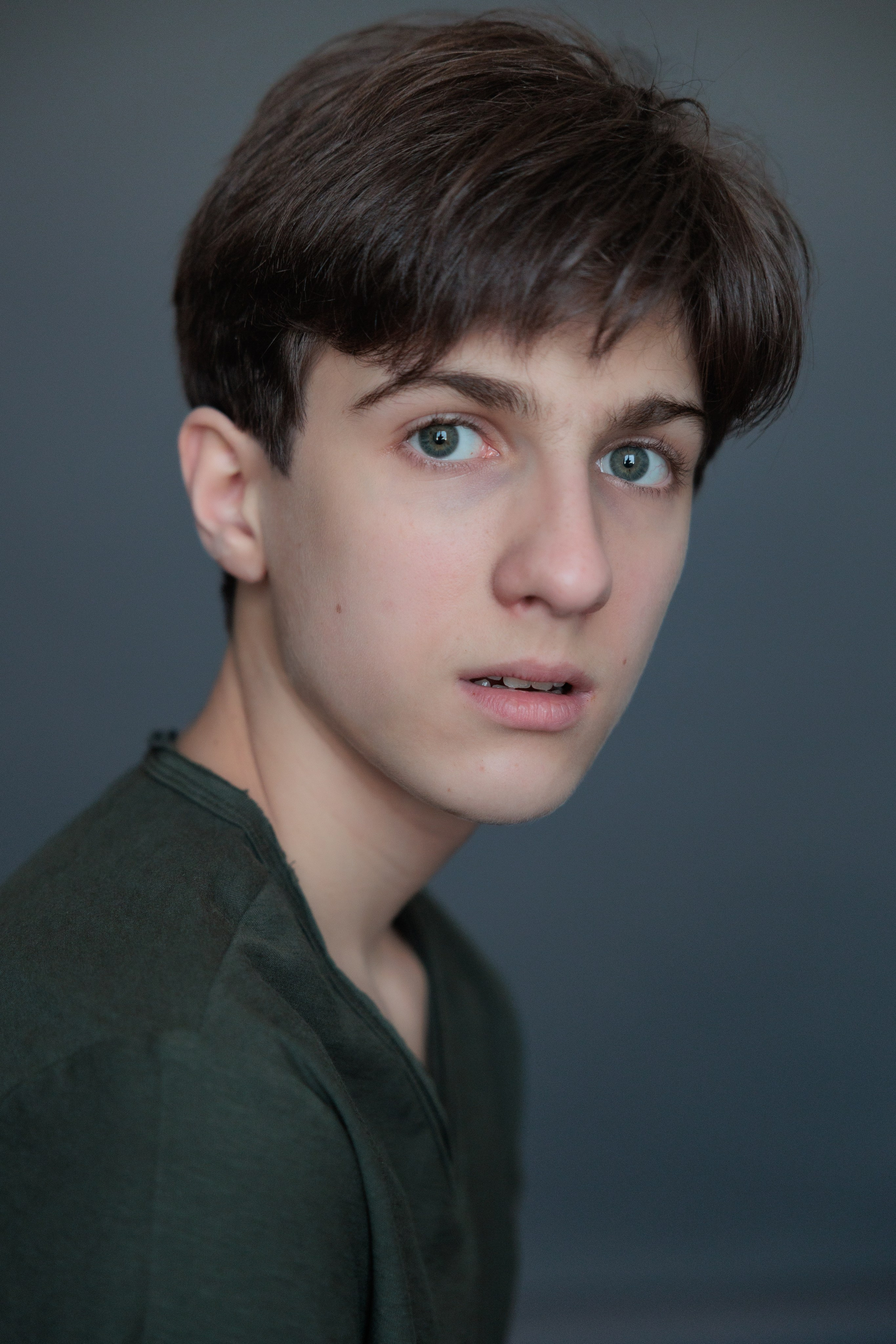 АРТЁМ. Я фотограф из Москвы к Вашим услугам