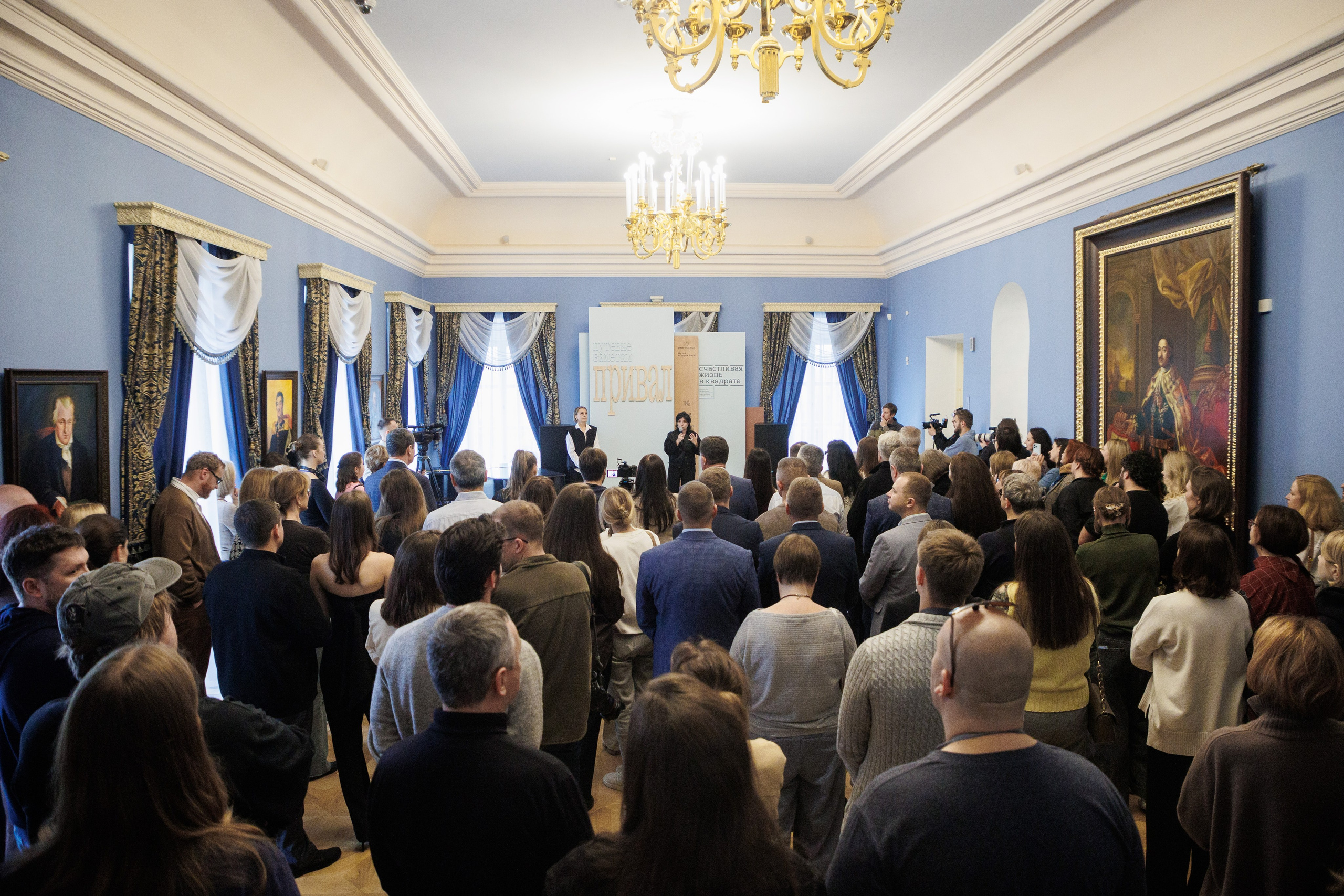 Открытие экспозиции «Путевые заметки. Привал». Фотограф городских и семейных событий Артем Карпухин