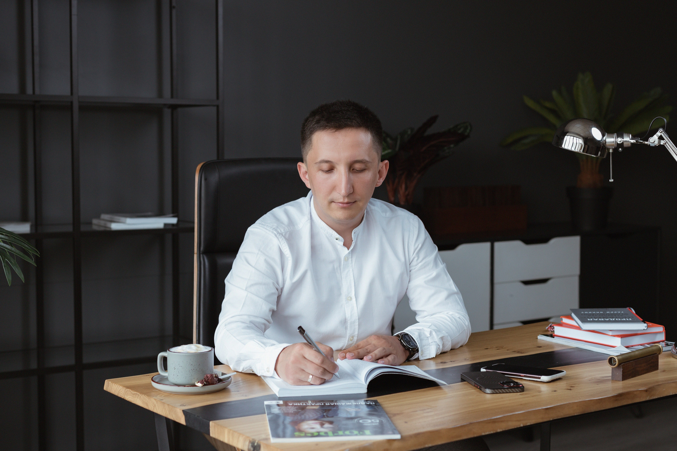 Ильдар для журнала Forbes. Коммерческий фотограф в Алматы Марина Милис. Съёмка для брендов, компаний и проектов