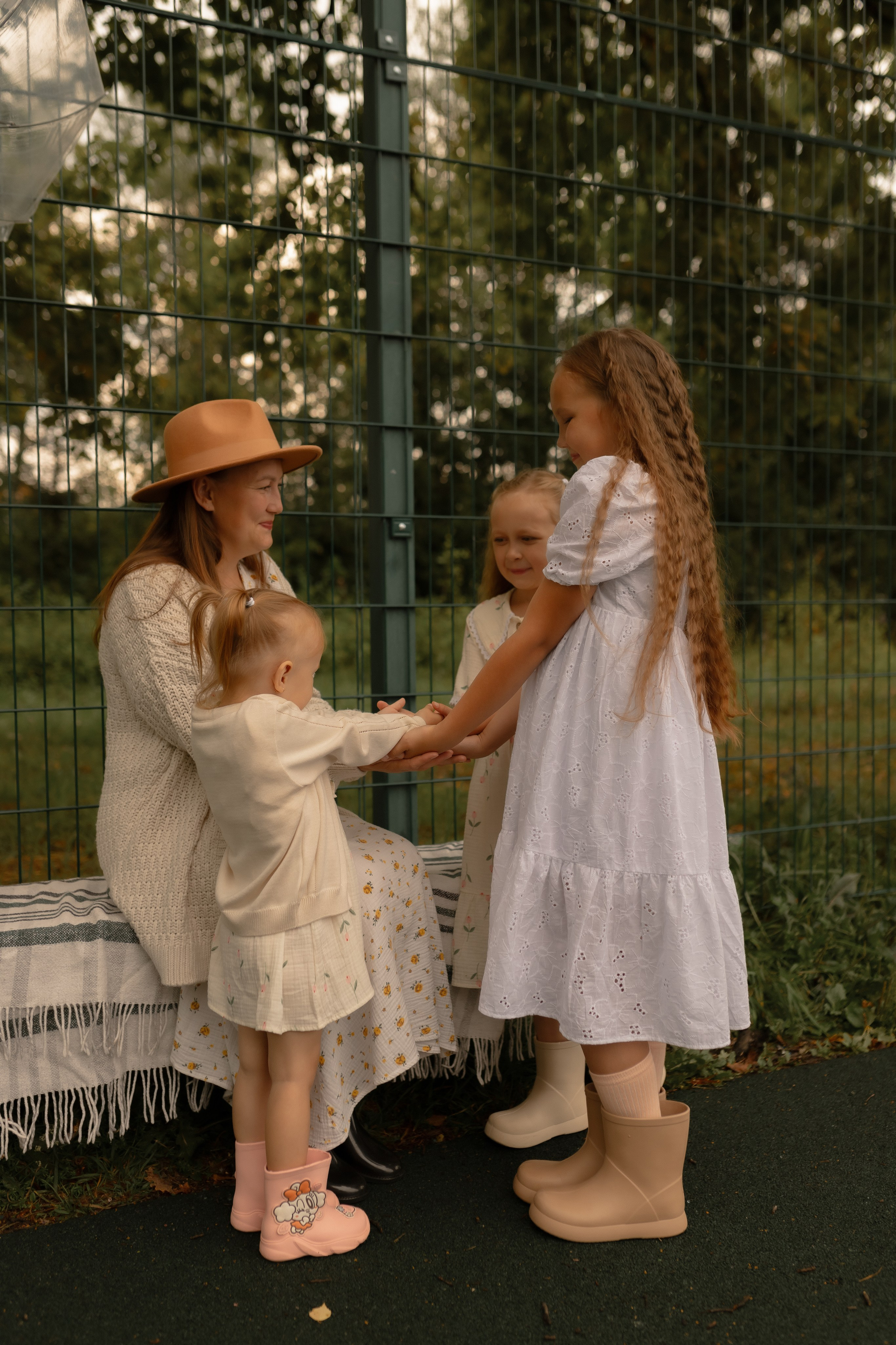 Мама Алина, Маша, Дина и Анечка. Фотограф Татьяна Семенова