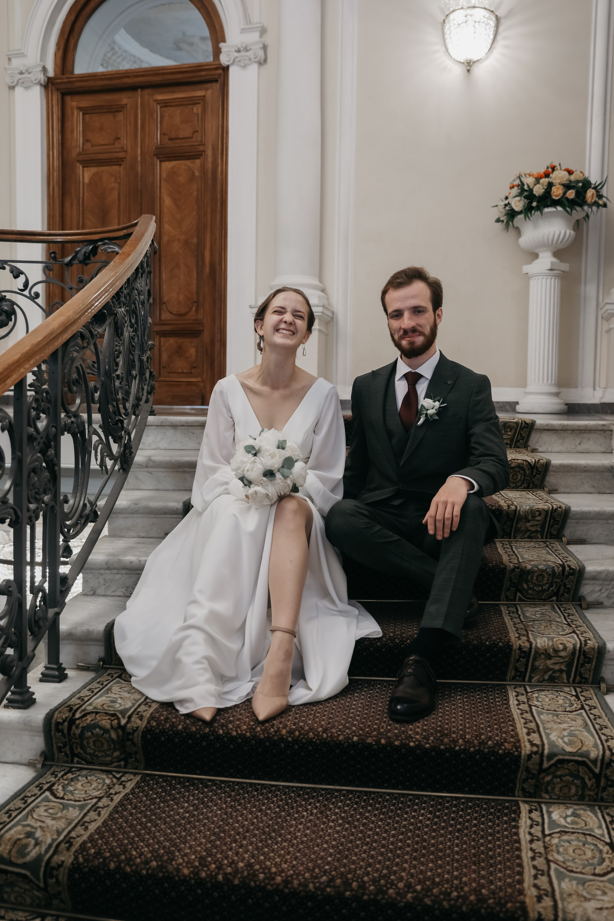 Любовь — противовес этому ужасу, любовь — акт единения и сохранения. Свадебный фотограф в Санкт-Петербурге