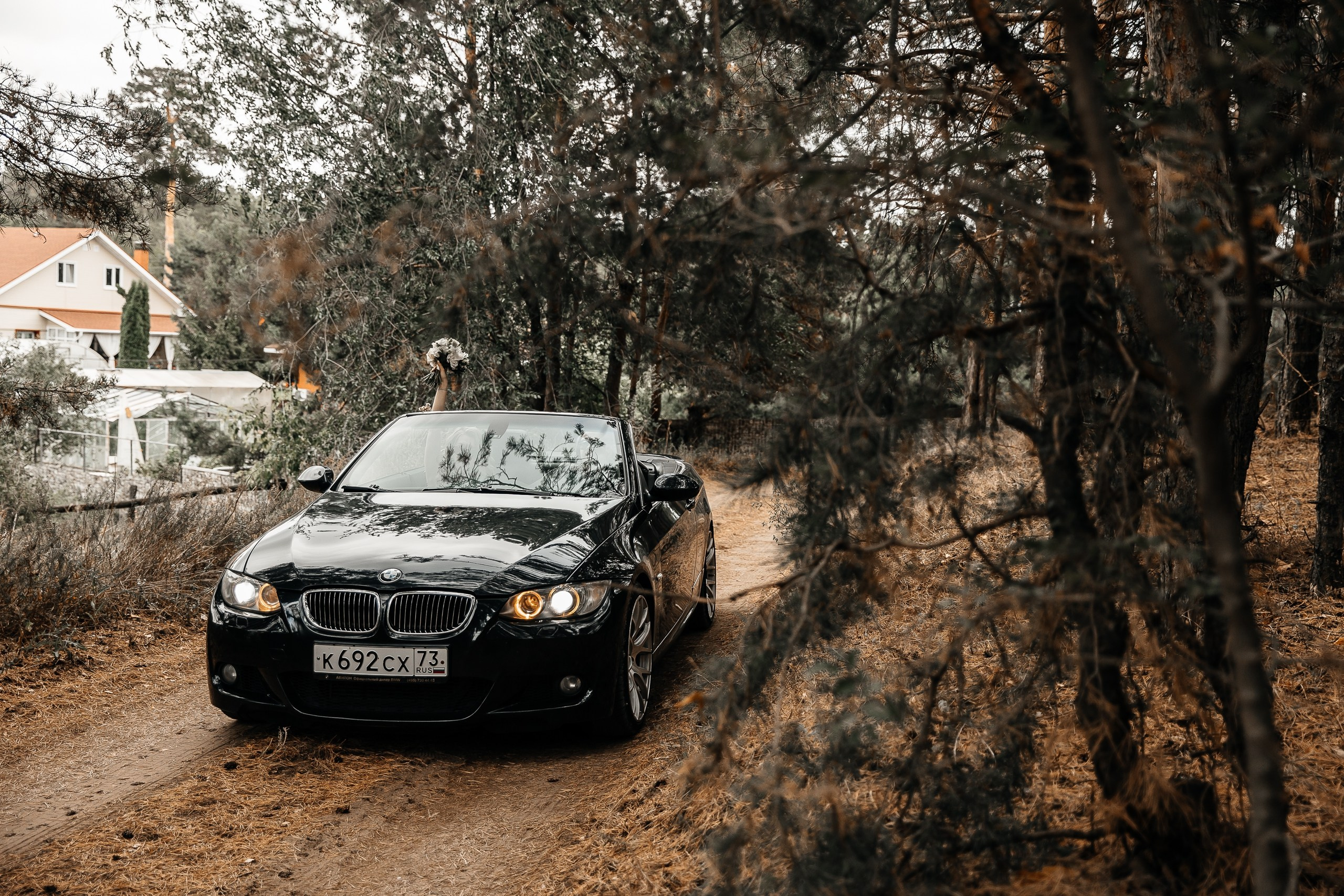 Здравствуйте! Я&nbsp;свадебный фотограф из&nbsp;Ульяновска, работаю в&nbsp;том числе по&nbsp;всей России и&nbsp;с&nbsp;выездом за&nbsp;границу. Снимаю свадьбы, lovestory, корпоративы, светский репортаж. Провожу обучение по&nbsp;фотографии, мастер-классы и&nbsp;воркшопы для других фотографов.