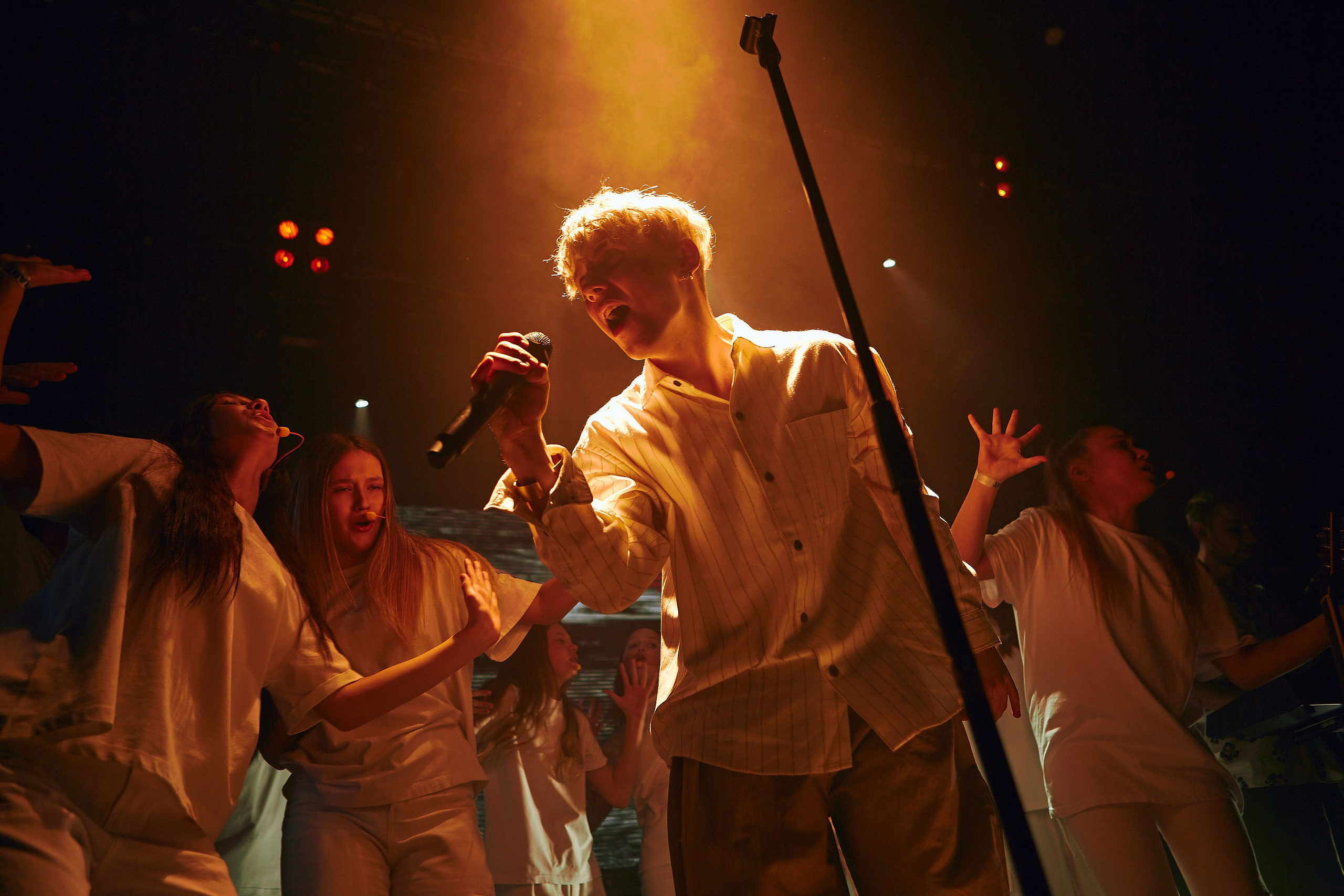 Ваня Дмитриенко «НА ОДНОЙ ОРБИТЕ ТУР». Андрей Цветков — репортажный, свадебный и портретный фотограф в Санкт-Петербурге