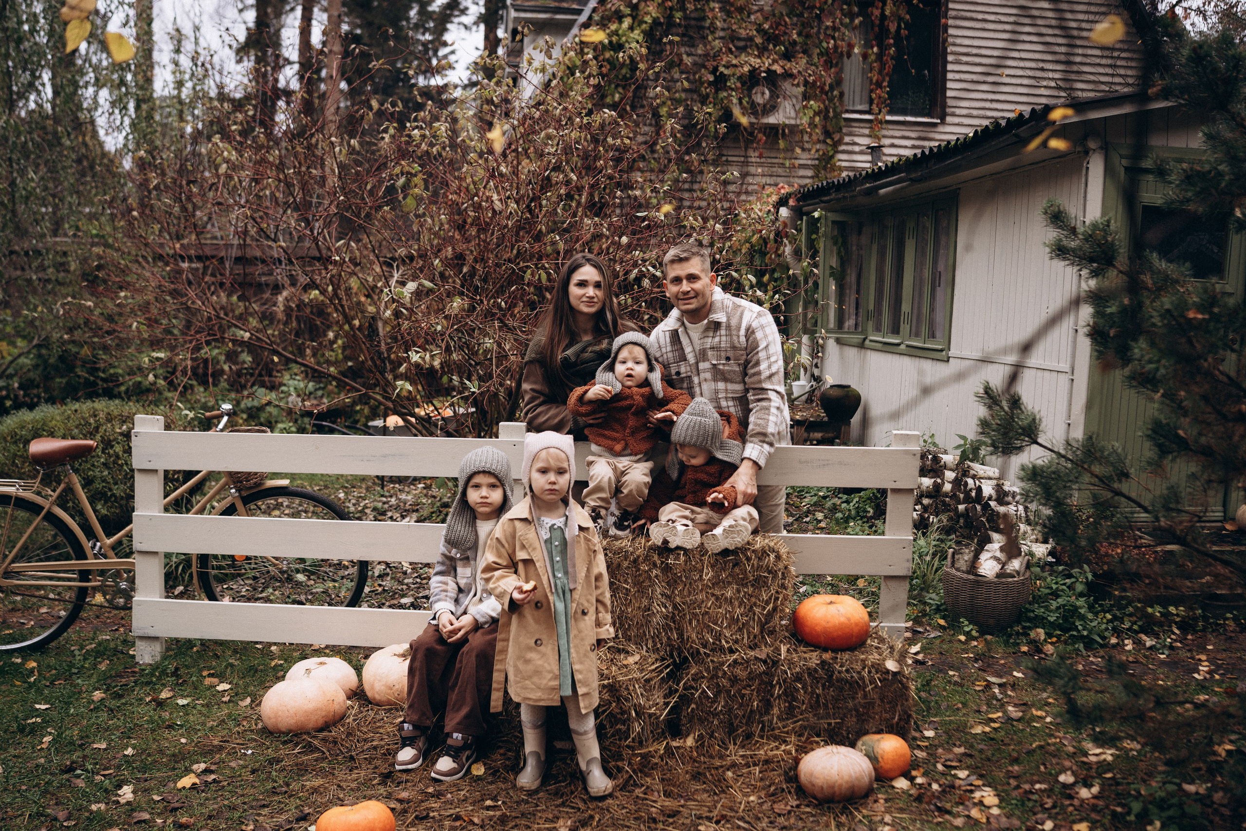 Яна и Ильсур, загородная Фотостудия. Фотограф Новорожденных в Москве. Семейные истории в стиле LIFE
