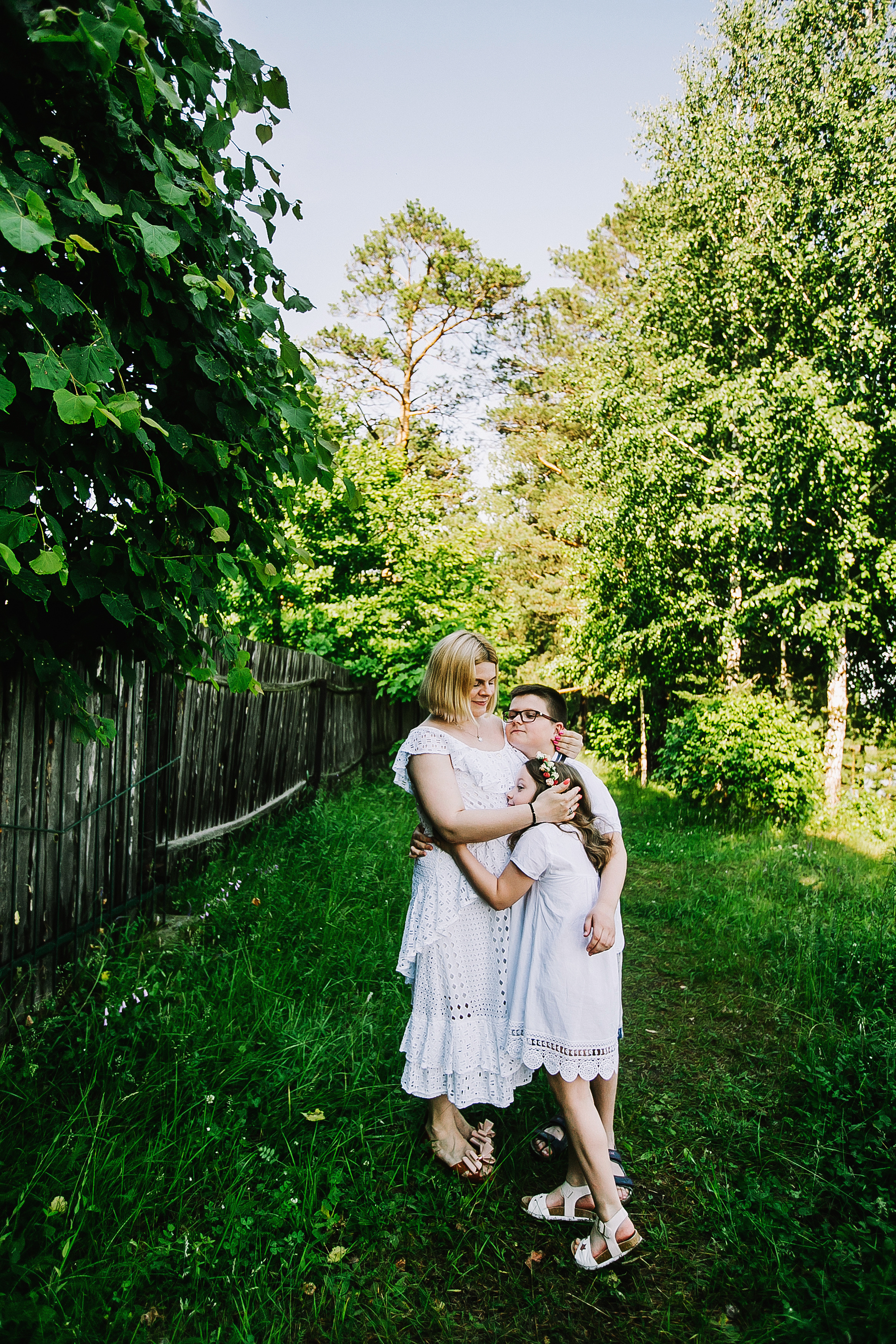 Ольга и ее прекрасные детки. Летне-природная прогулка. Фотограф Полина Егорова город Тюмень