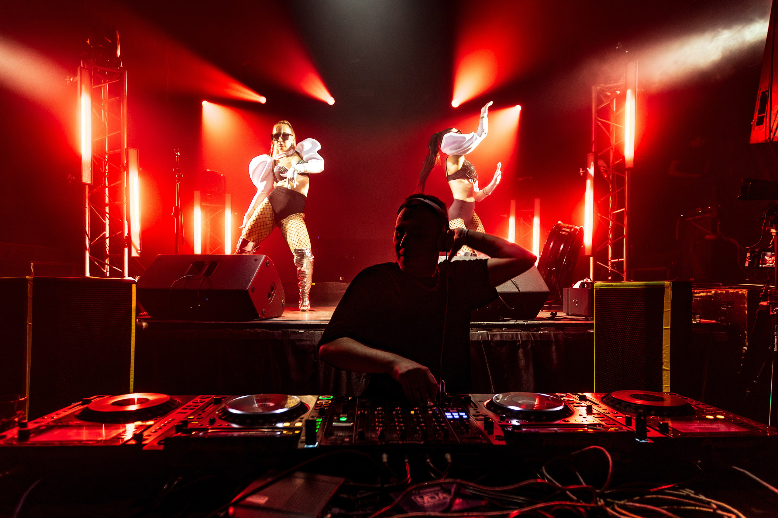 System Reality: Glow! в клубе Фабрика, Екатеринбург. Репортажный фотограф Екатеринбург | Яркий, качественный репортаж | Концерты, клубы, репортаж, праздники, корпоративы