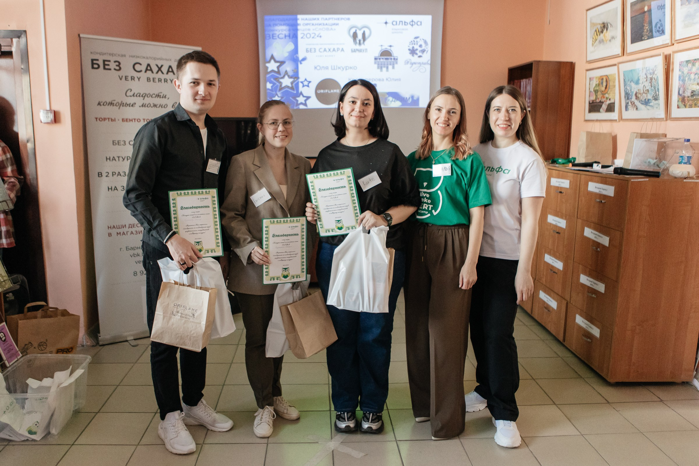 Репортажная съемка с конкурса чтецов в языковой школе, г. Барнаул. Портретный фотограф Юлия Красноперова в Барнауле/Заринске