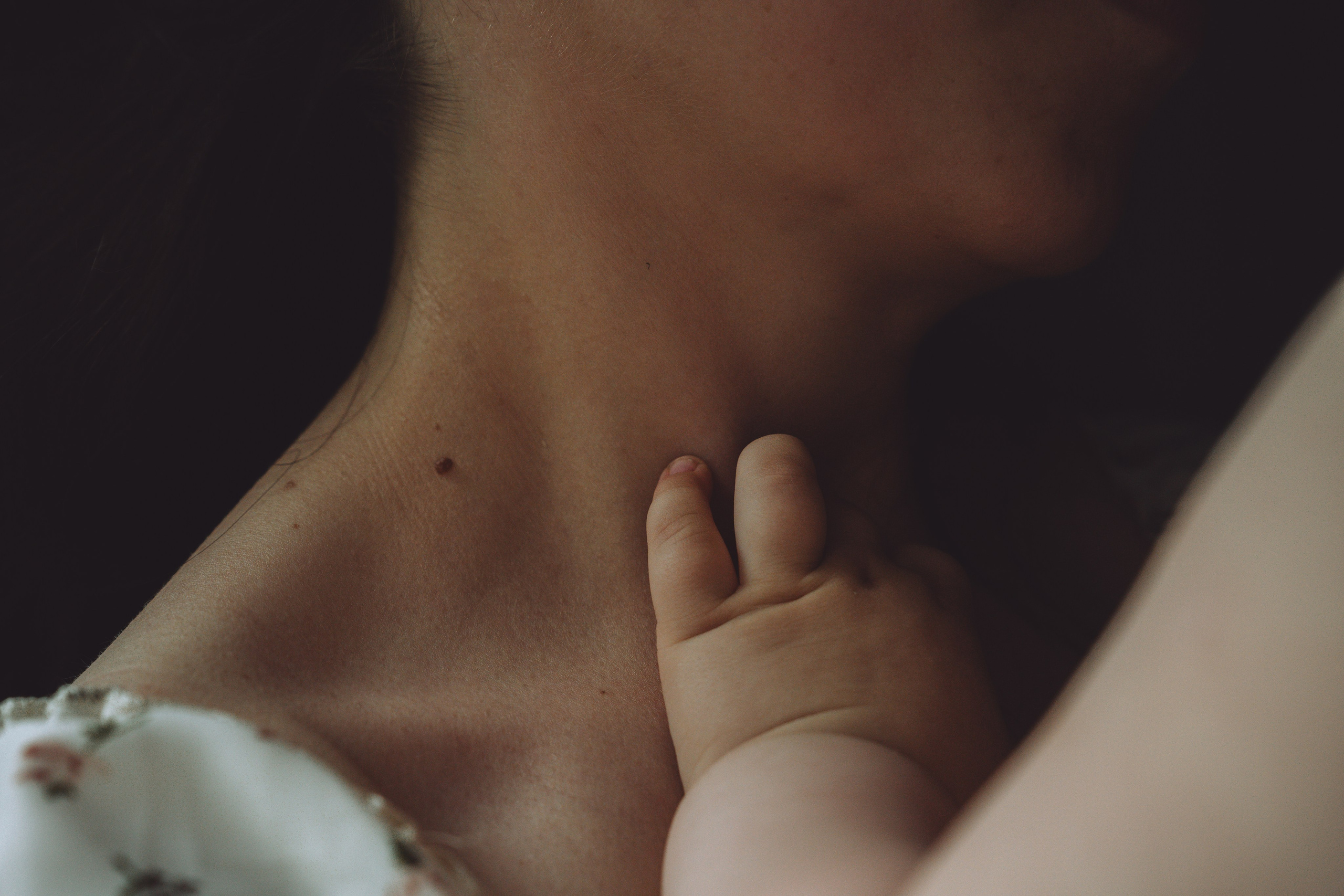 МАТЕРИНСТВО — ЭТО ПУТЬ, ГДЕ МАЛЕНЬКИЕ ЛАДОШКИ ВЕДУТ К БОЛЬШИМ ОТКРЫТИЯМ. Семейный и детский фотограф Анна Бренч