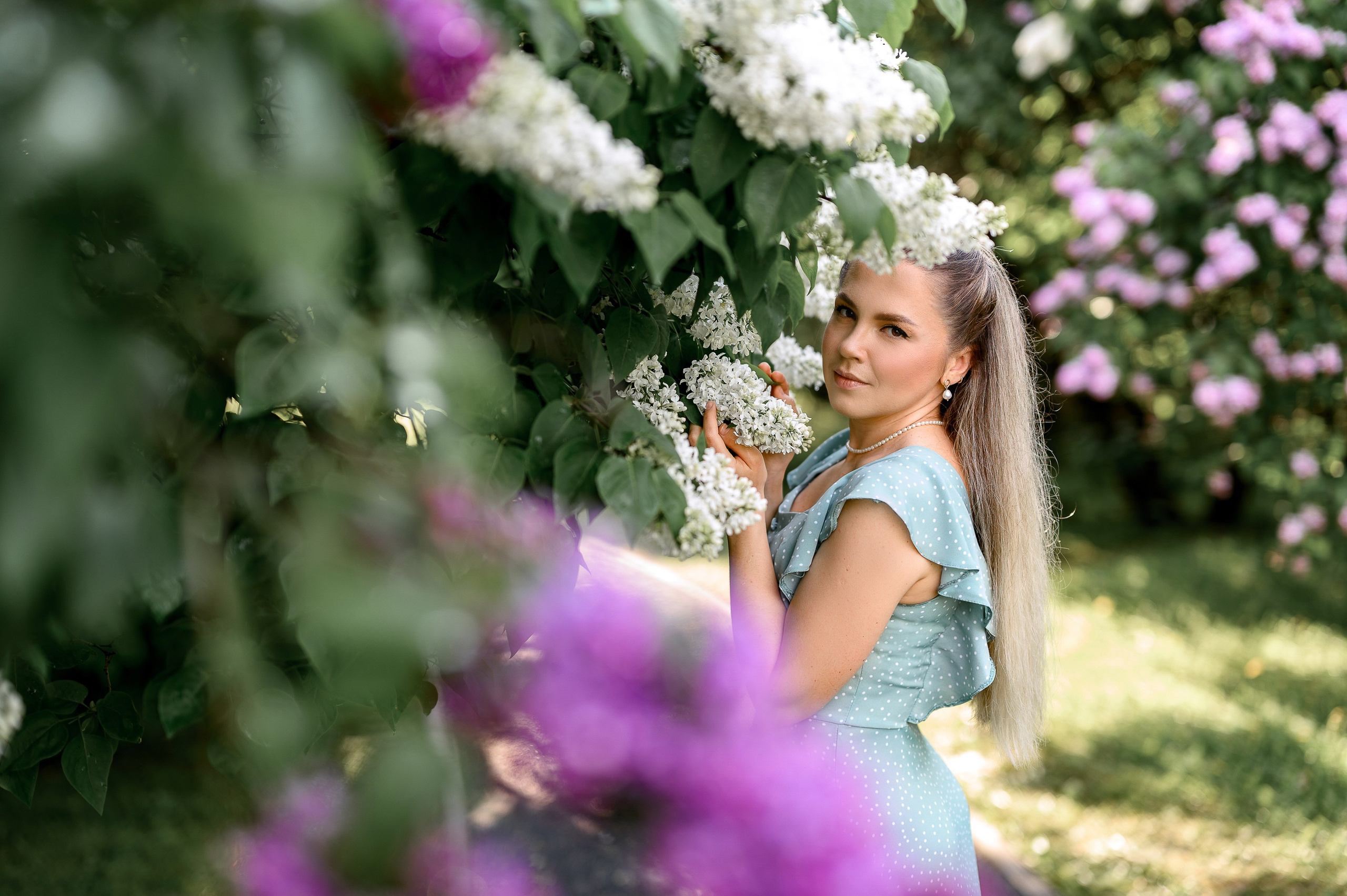 Анастасия. Фотосессия в цветении в Сиреневом саду в Москве. Semerlina.ru