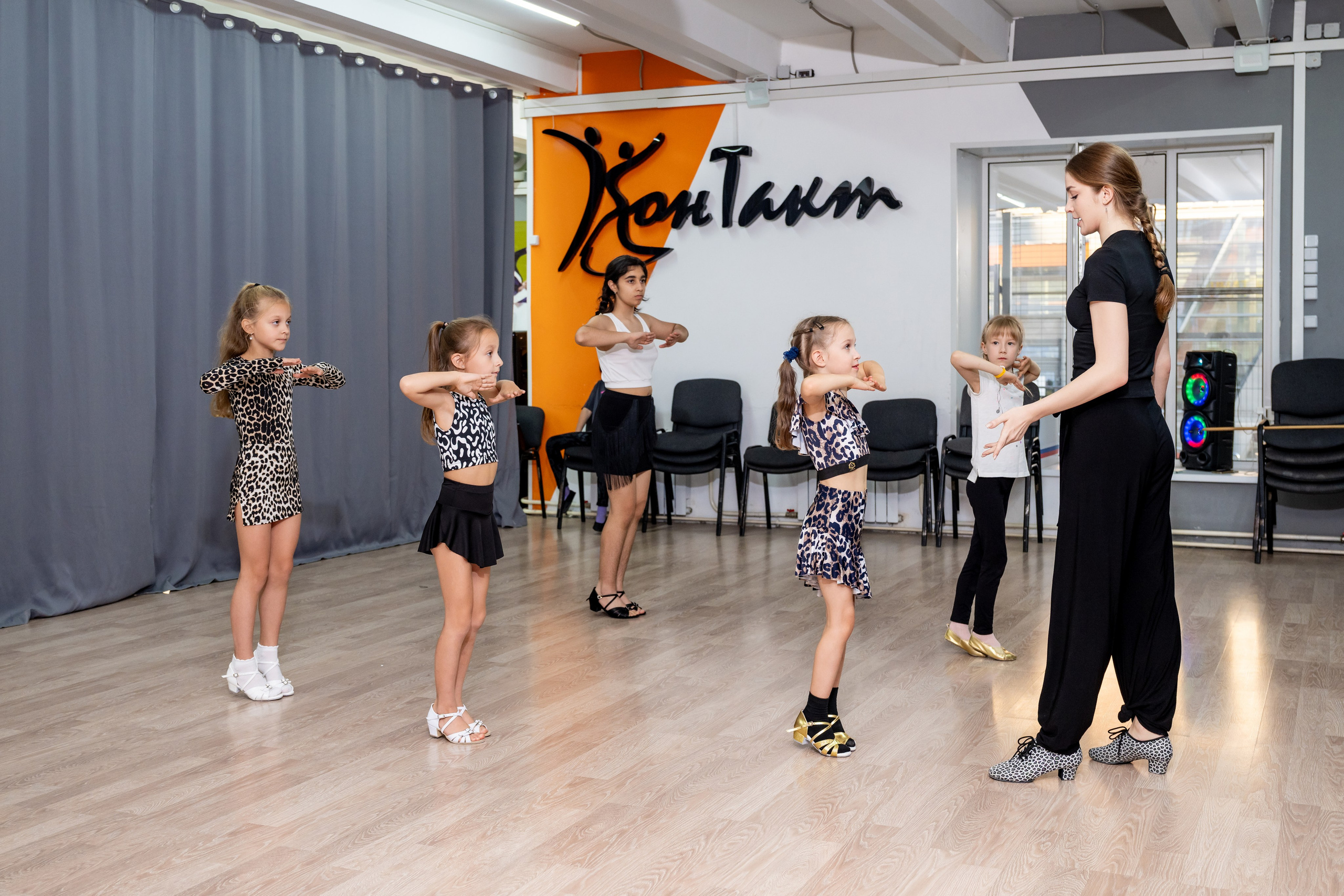 Группа 7-11 лет первый и второй год обучения. КонТакт — спортивные бальные танцы в Москве