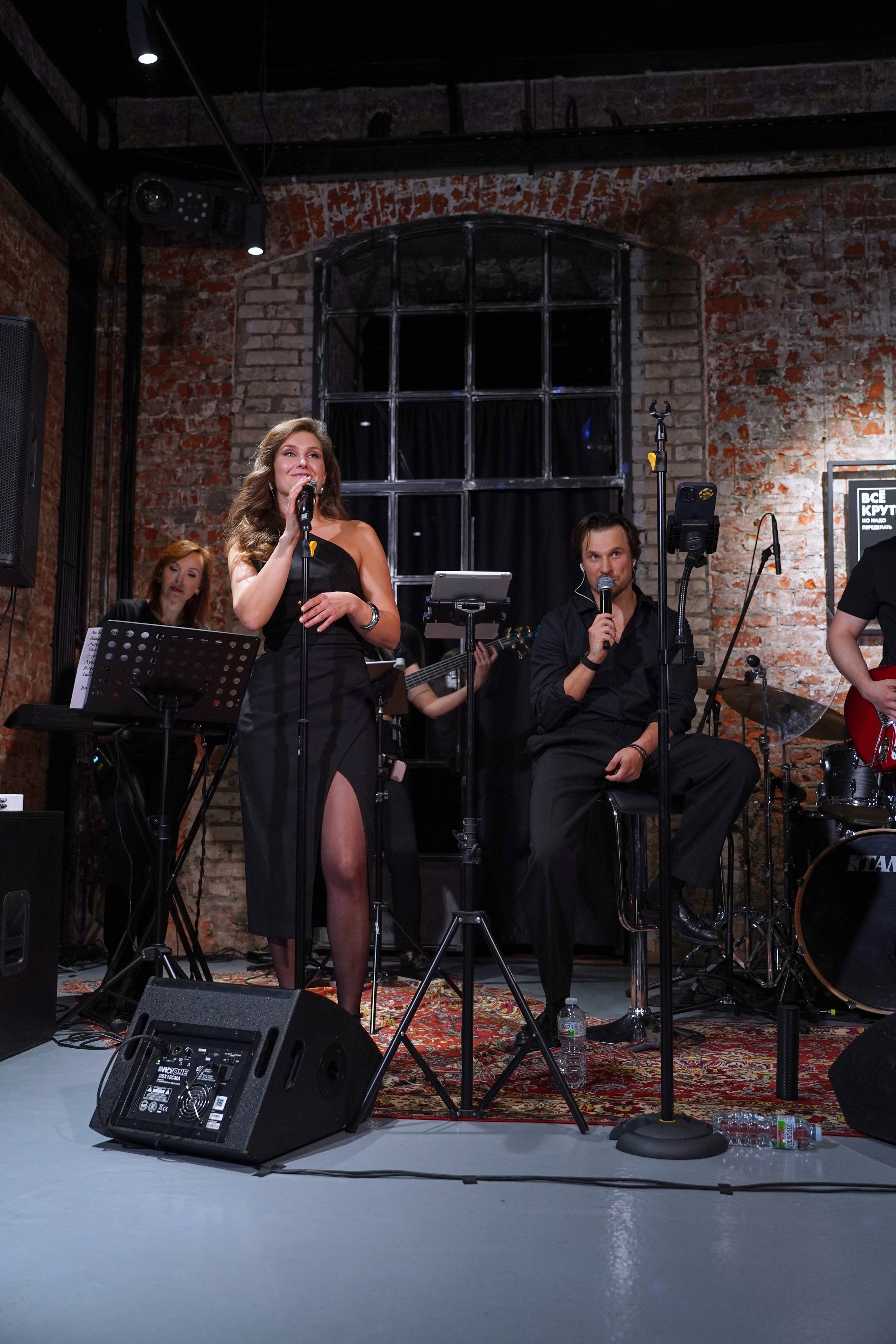 Концерт кавер группы. Фотограф