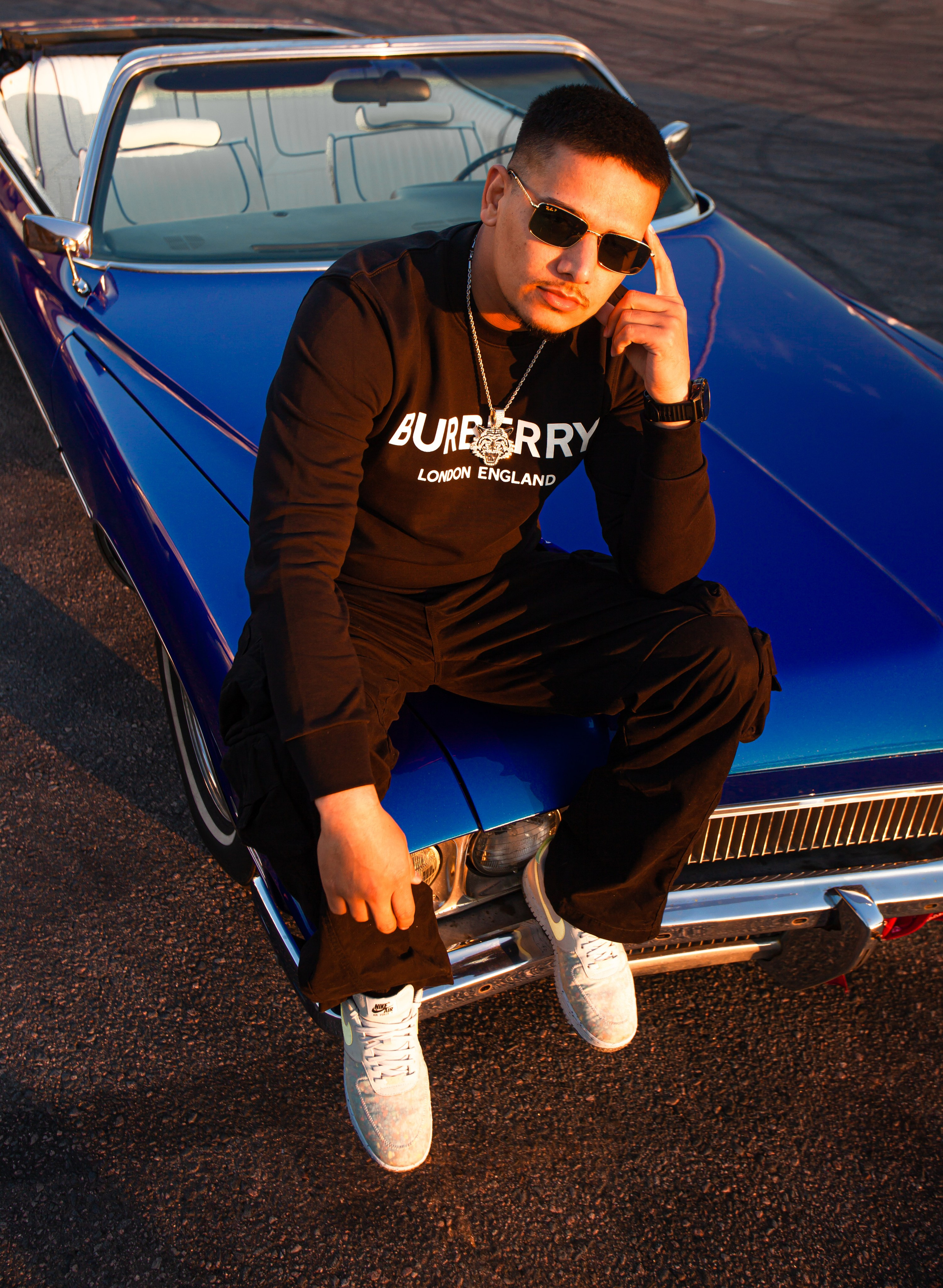 Dhanda Nyoliwala. Георгий Тришаков