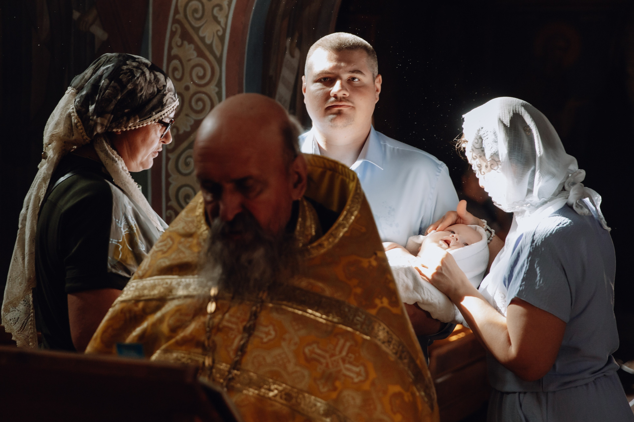 Таинство крещения в Холках. Фотограф Максим Никонов