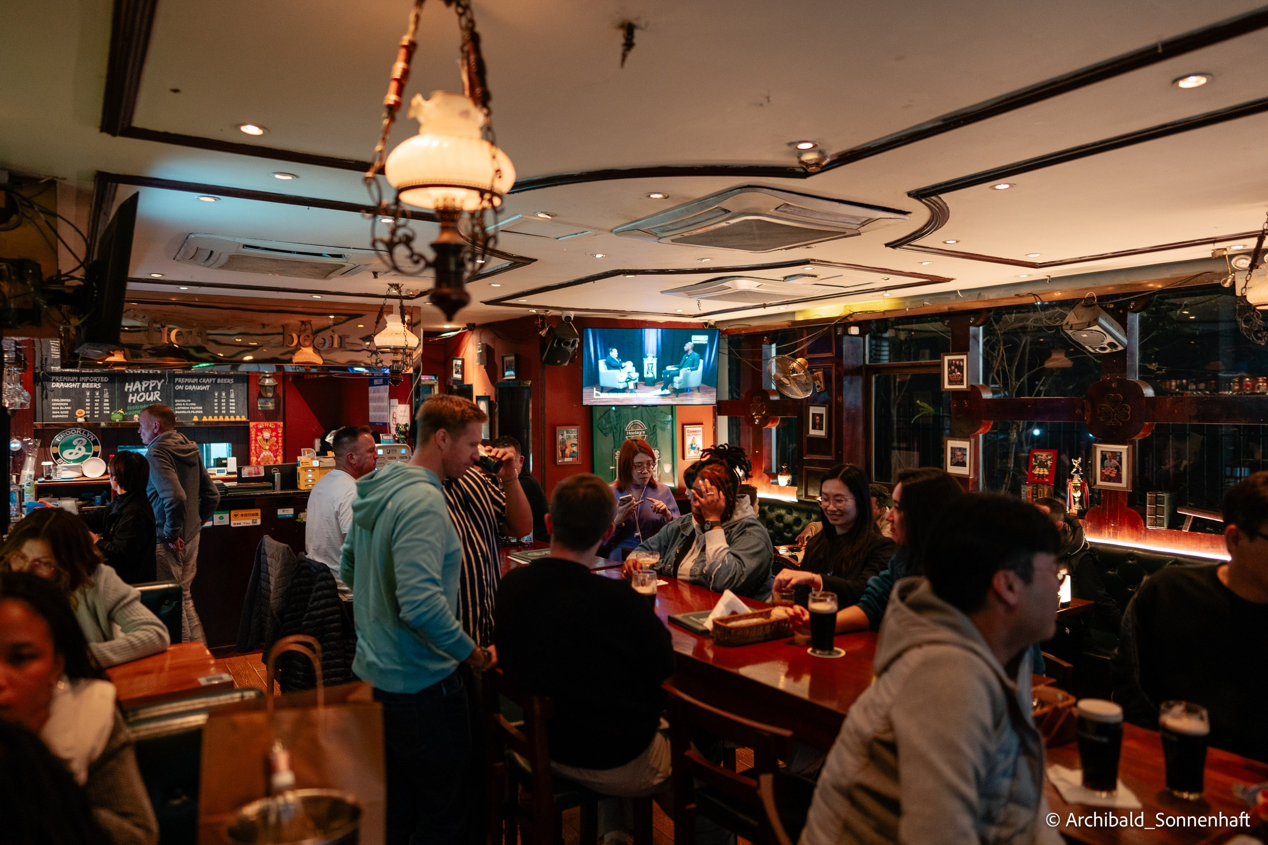 Cat, squirrel, japanese food and stand-up. Photographer in Guangzhou, China. Archibald Sonnenhaft
