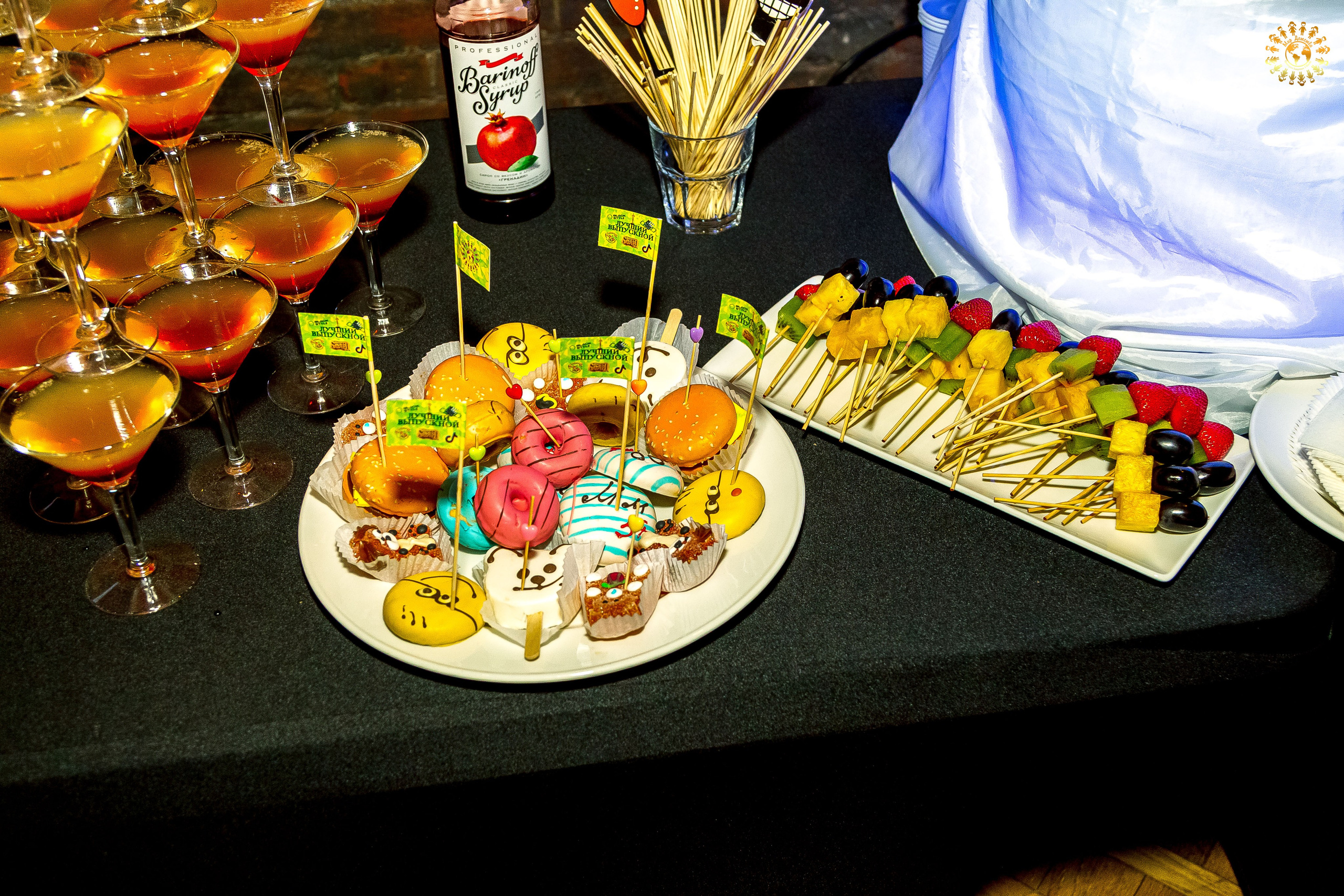 Выпускной 2023 (11-е классы) клуб «Джаггер», Москва. Репортажная съемка в Москве и области. Анималистика