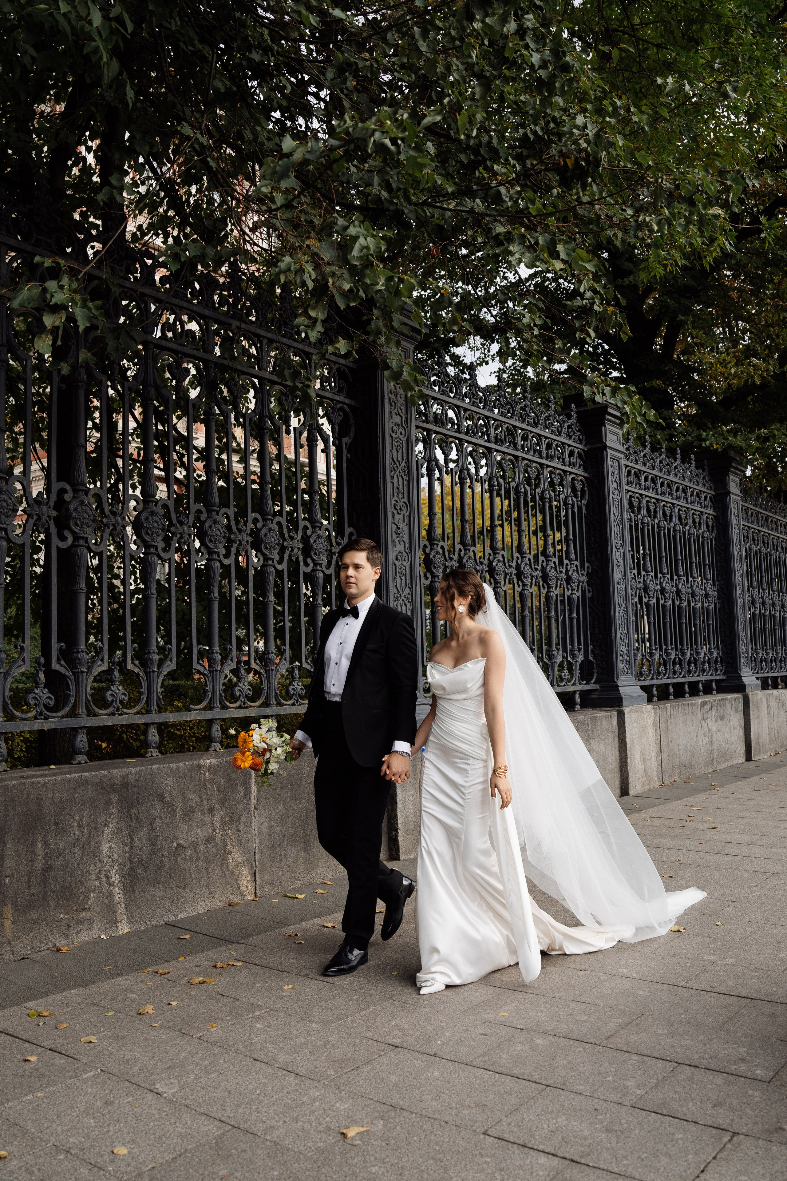 Оранжевая свадьба в гребешках. Свадебный фотограф организатор в Санкт-Петербурге Ассоль Опарина