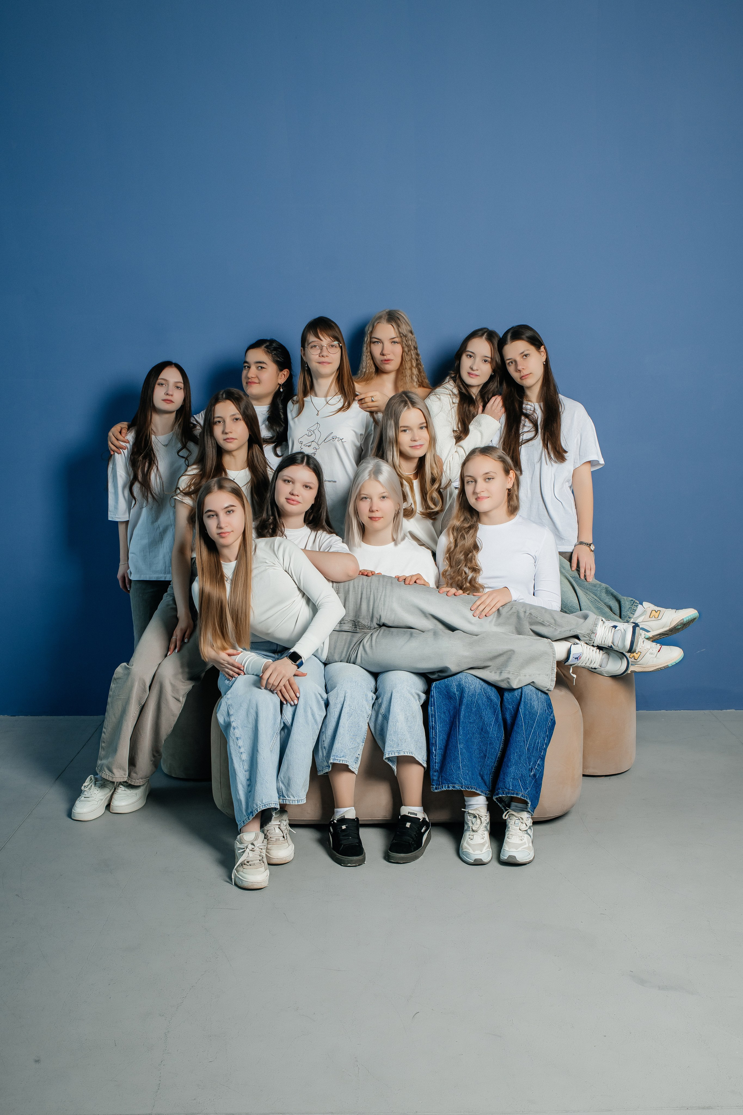 Школа № 16 — Владивосток 2025. Фотограф Ярмишко Дарья. Выпускные фотокниги