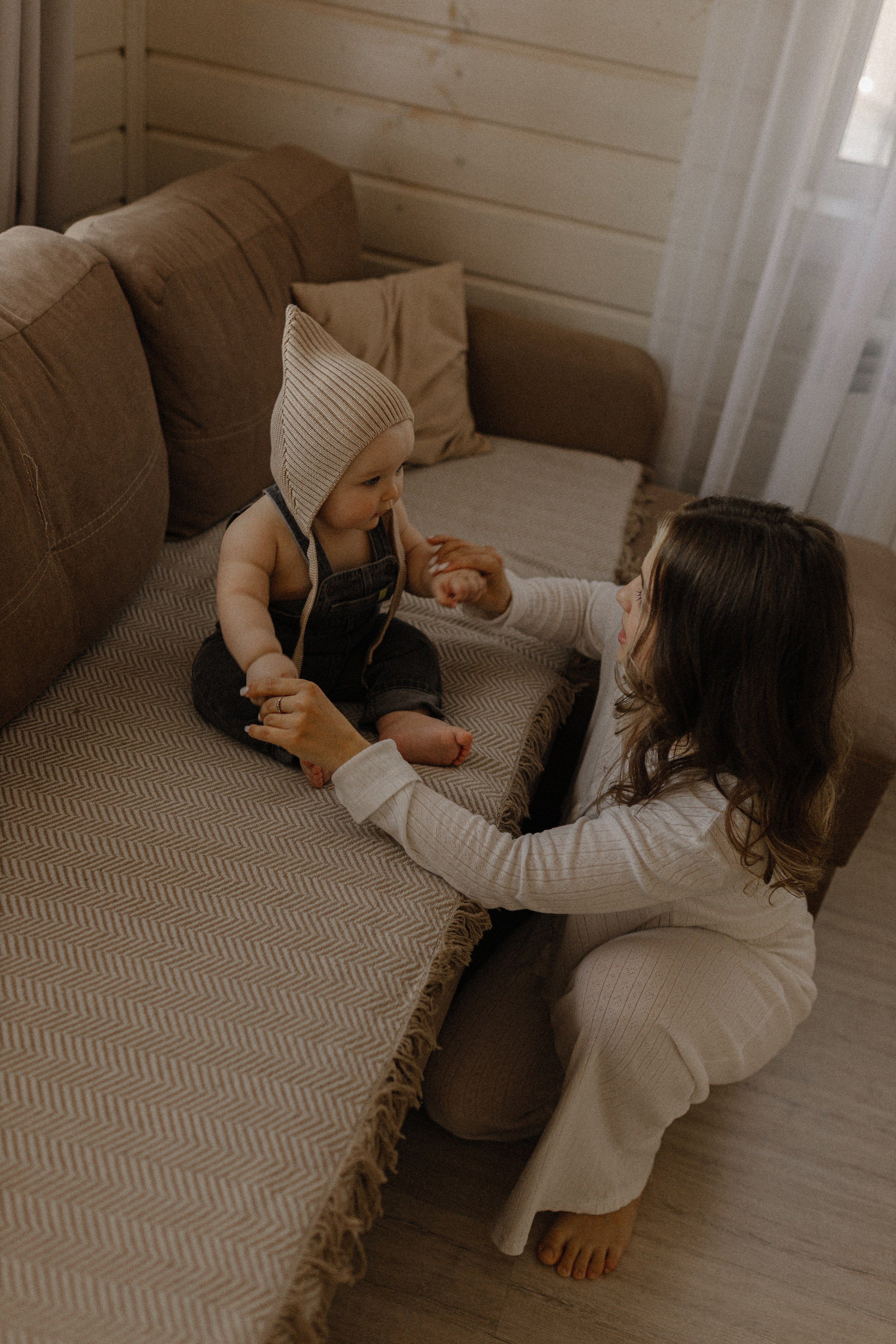 Яна и Тимофей. Домашняя съёмка. Семейный фотограф Тихвин, Санкт-Петербург и ЛО