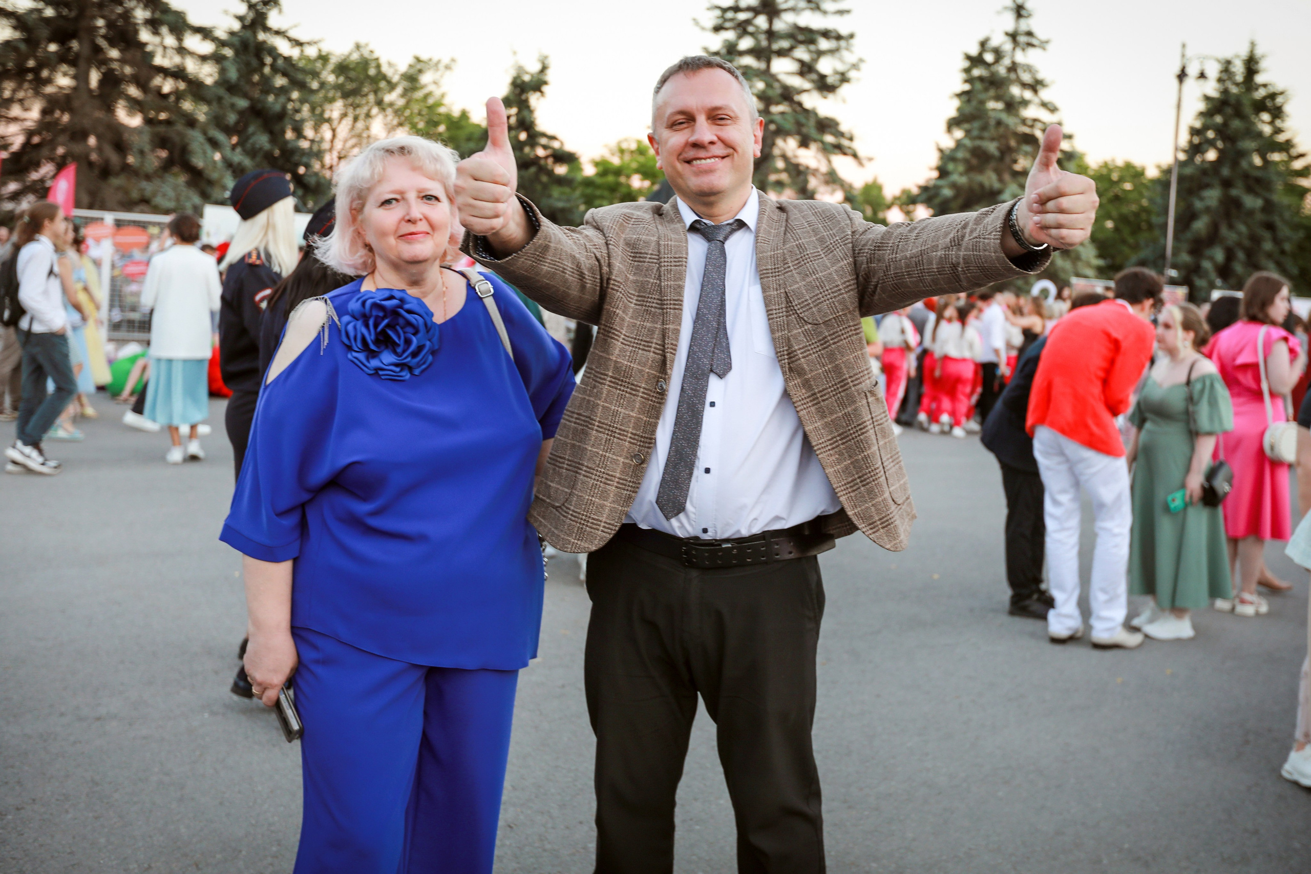 ПРО ВЫПУСКНОЙ на Площади Ленина. Medlori fotobook Выпускные альбомы в Липецке Лариса Медведева