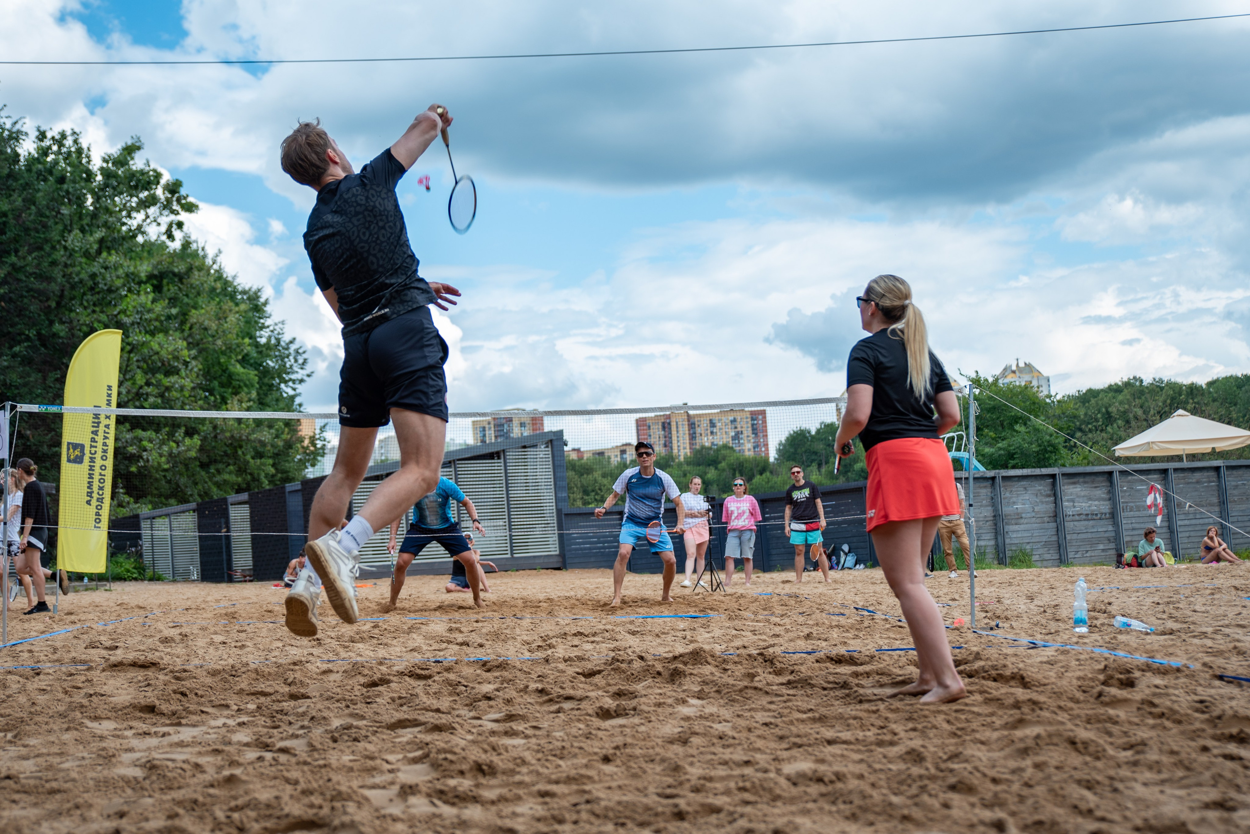 Бадминтон на свежем воздухе. Химки, Московская область. Фотограф Стеценко Наталия. Одинцово, Москва, Московская область