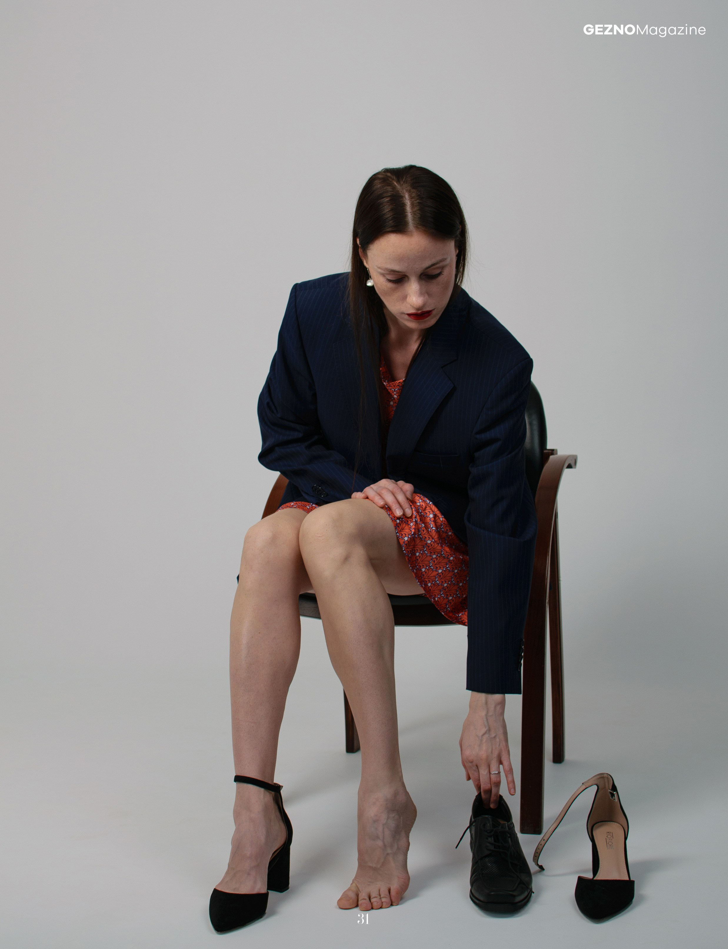 GEZNO, Paris, France Потеря -  история о том, как женщина теряет себя, выполняя мужские обязанности изо дня в день Фотограф в Омске Ульяна Красикова 