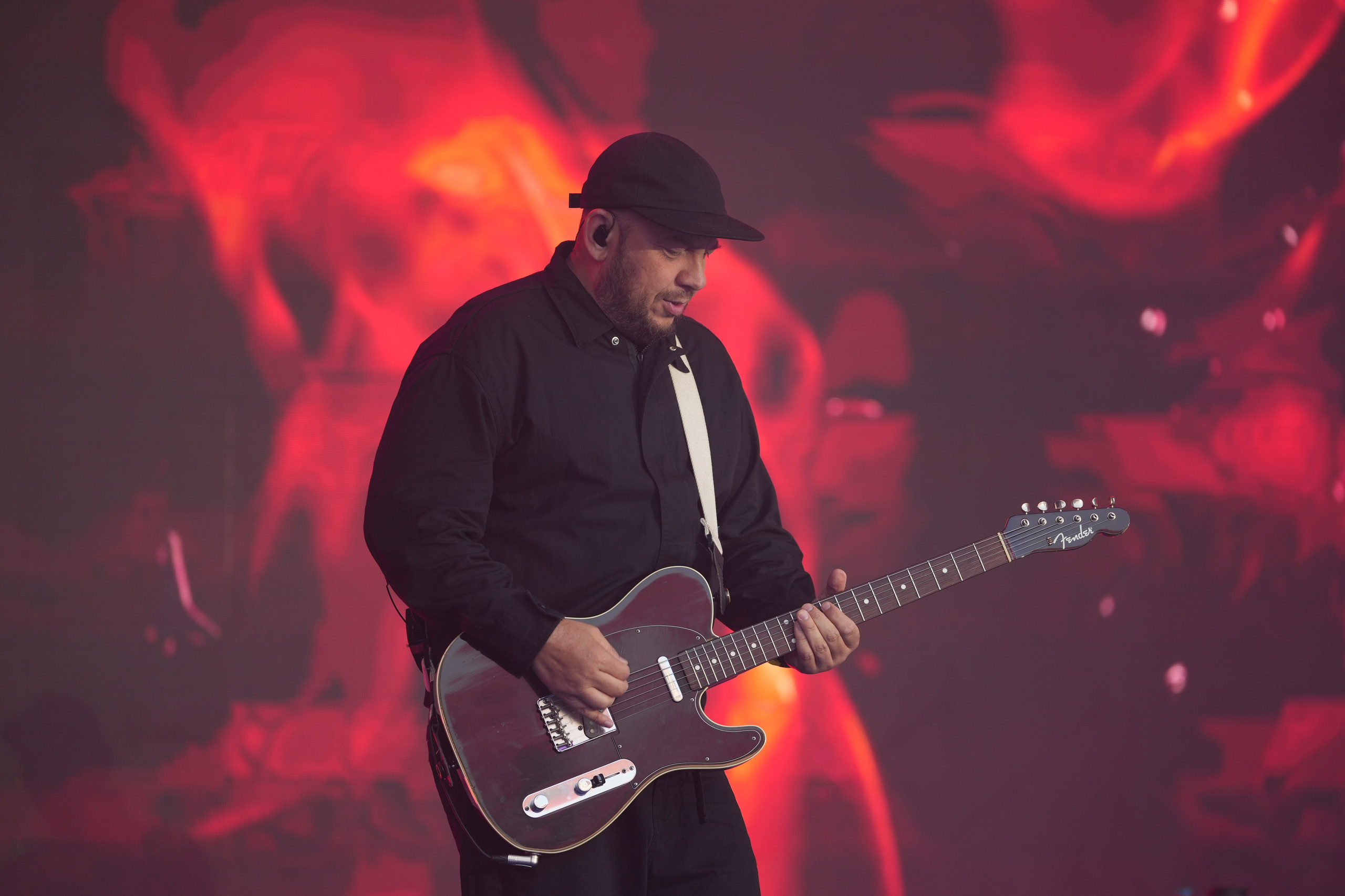 Смысловые галлюцинации и Сергей Бобунец на фестивале ЦСКА Фест 2024. Сайт Алматинского НЮ АРТ, будуар и фэшн фотографа Дениса Карпенко