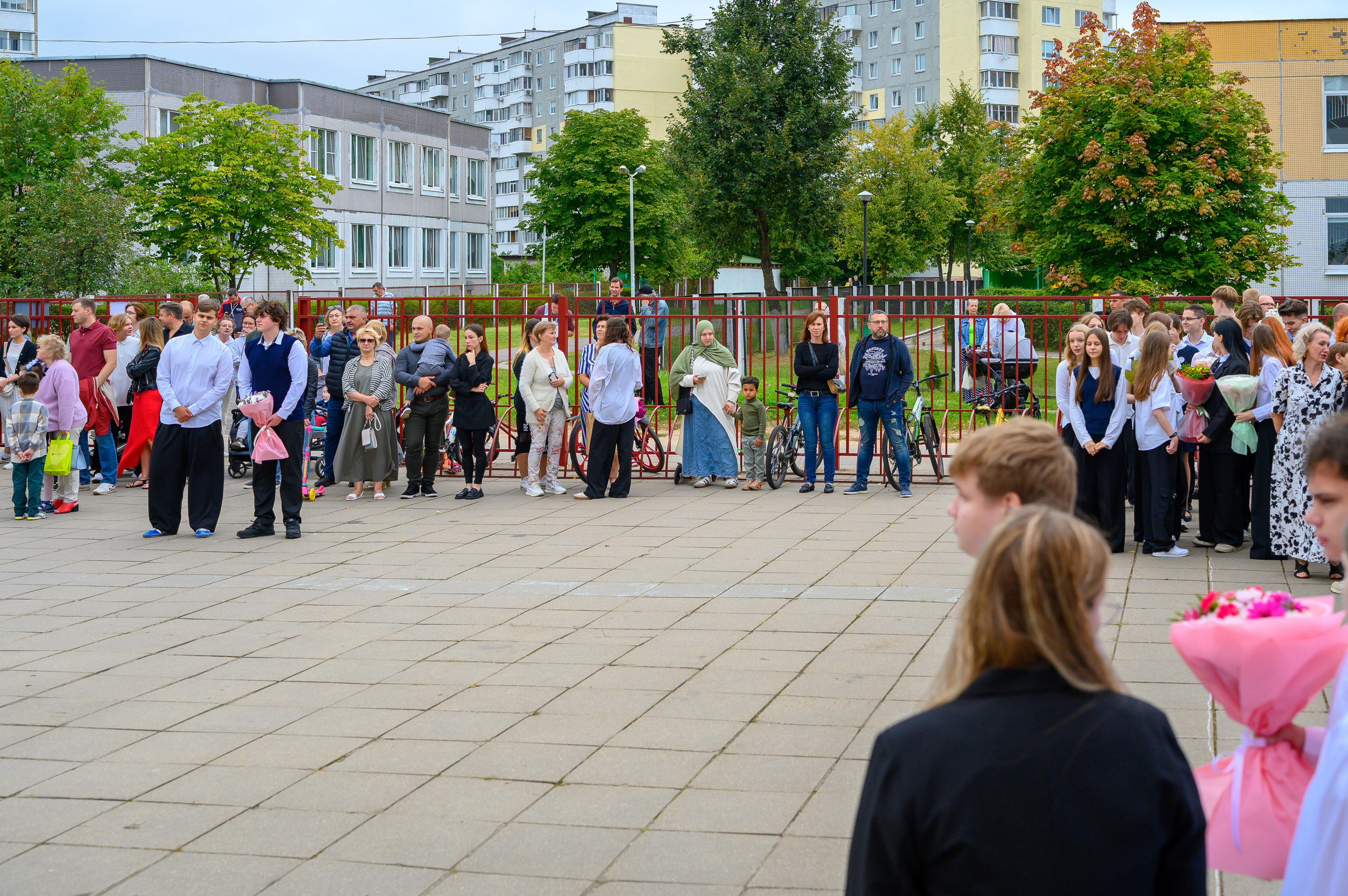 Вот звучит первый звонок, перед этим долгое приготовление к новому этапу в жизни, Яромир идет в школу. Фотоуслуги, услуги фотографа, фотографирование важных событий
