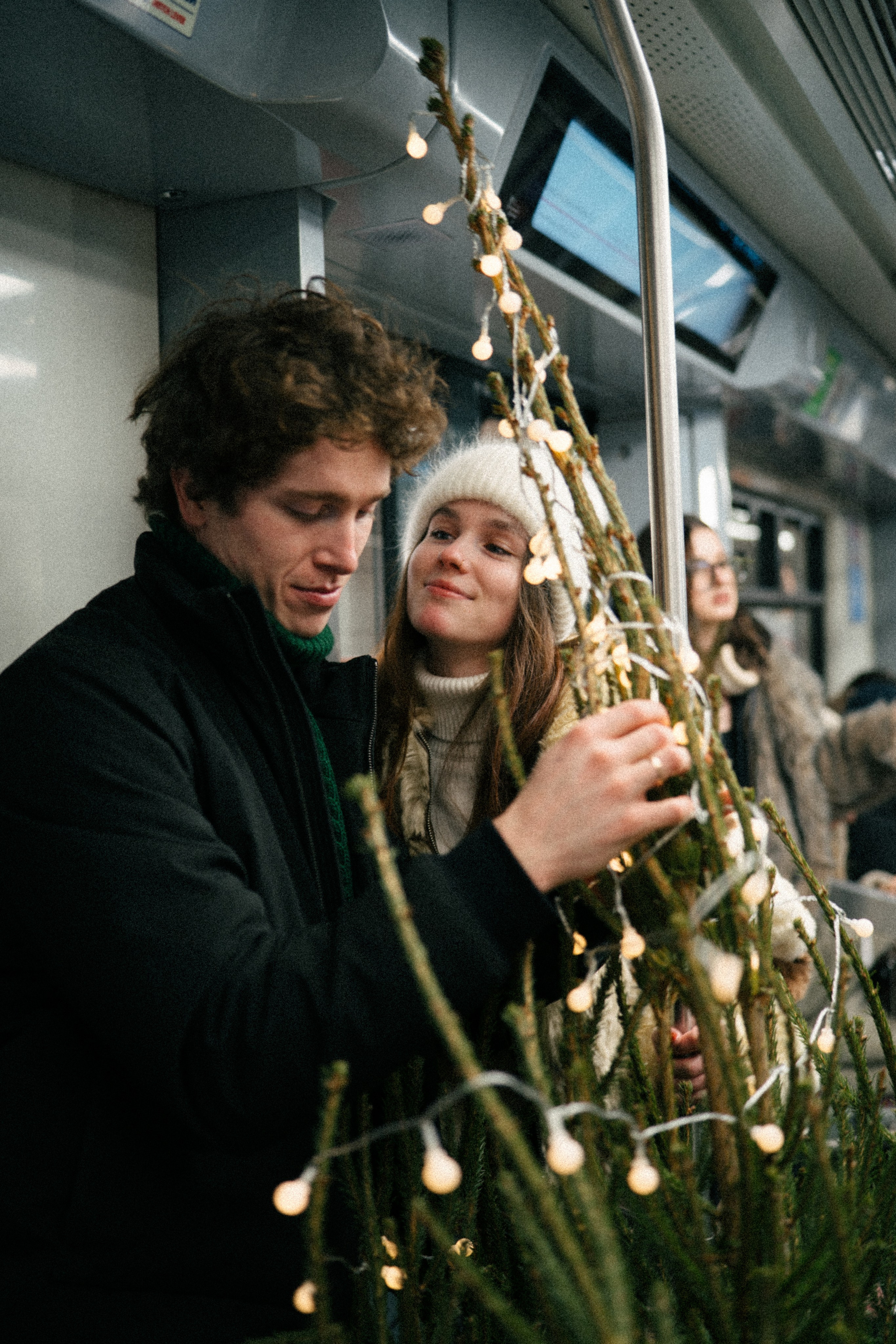 НОВОГОДНЯЯ ПРОГУЛКА ПАРЫ ПО ЧЕРНЫШЕВСКОЙ ПЕРЕД НОВЫМ ГОДОМ. Профессиональный фотограф, Санкт-Петербург — Виктория Богомолова
