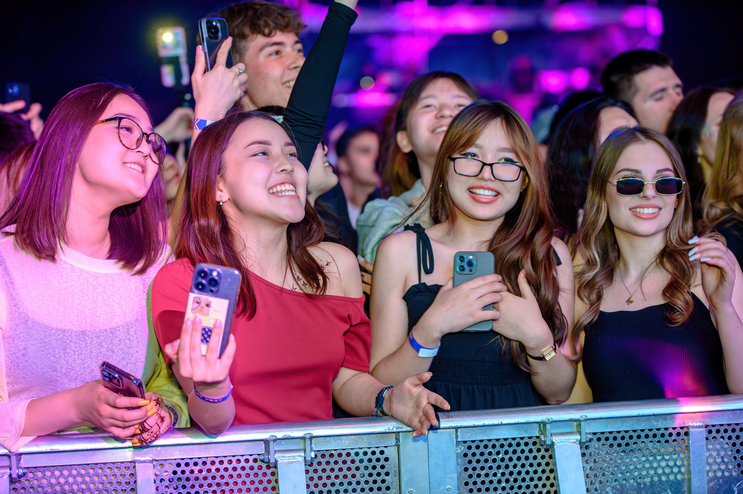 Концерты. Фестивали. Елена Северина фотограф, Алматы: репортаж (спорт, концерты, конференции), предметная и фуд-съёмка, портреты, каталоги, фэшн, ретушь